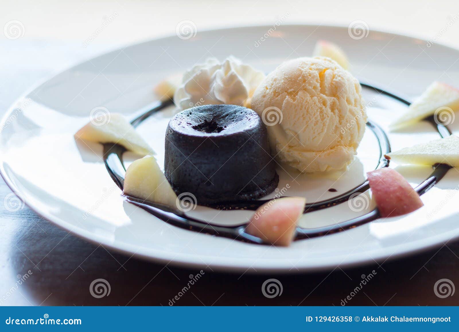Gateau De Lave De Chocolat Chaud Avec La Boule De Glace A La Vanille Photo Stock Image Du Homemade Pomme Gateau De Lave De Chocolat Chaud Avec La Boule De Glace A La Vanille Photo Stock Image Du Homemade Pomme