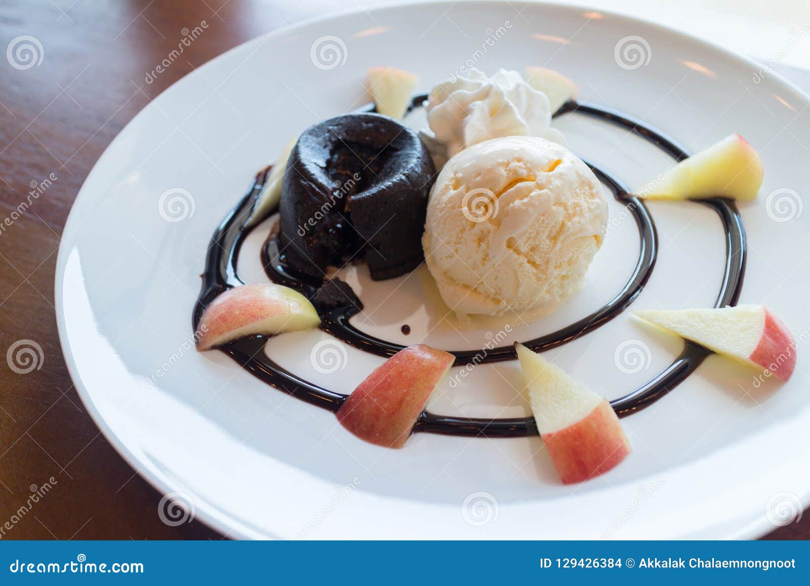 Gateau De Lave De Chocolat Chaud Avec La Boule De Glace A La Vanille Photo Stock Image Du Doux Gourmet Gateau De Lave De Chocolat Chaud Avec La Boule De Glace A La Vanille Photo Stock Image Du Doux Gourmet