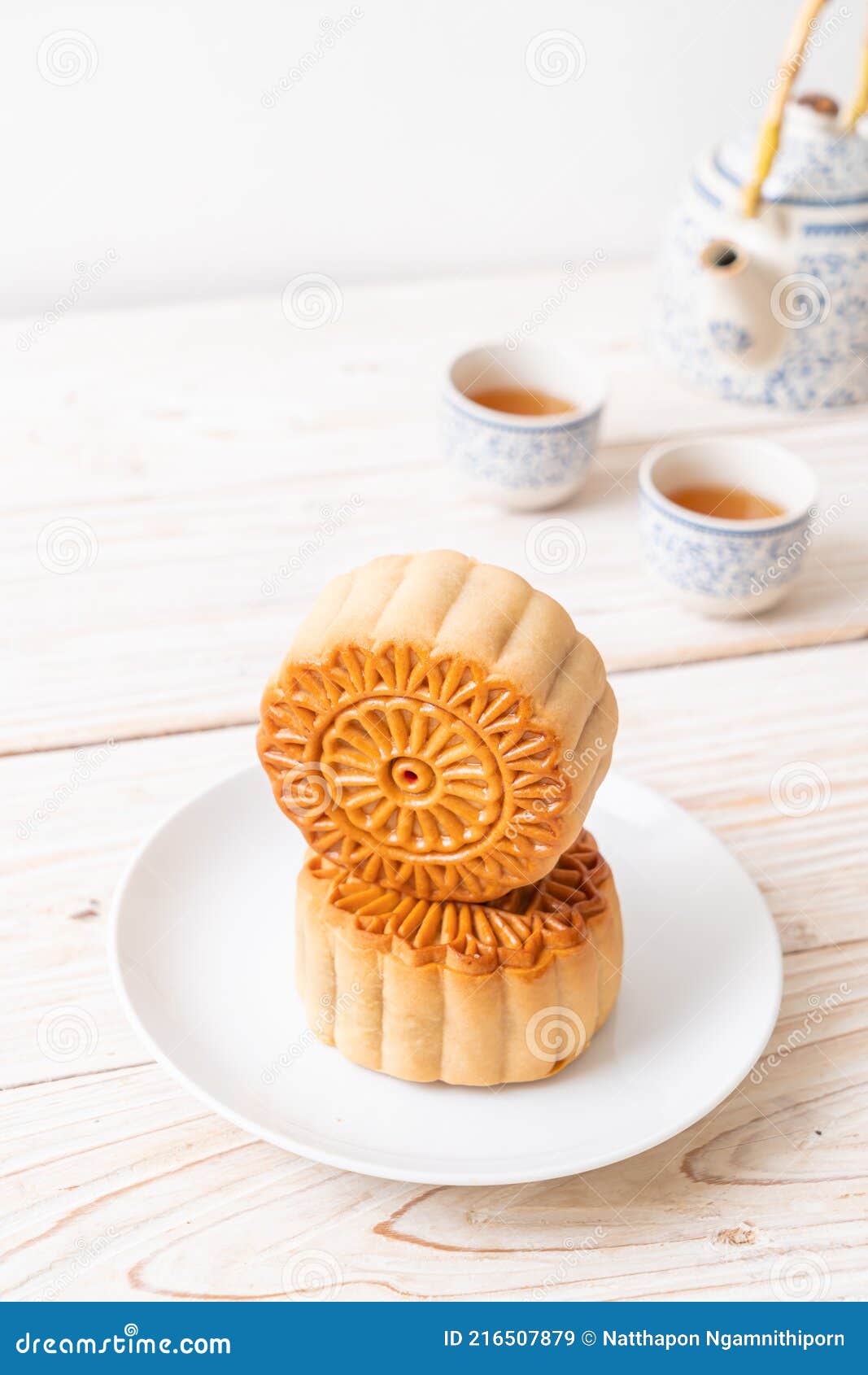 Gateau De Lune Chinois Sur L Assiette Image Stock Image Du Automne Patisserie Gateau De Lune Chinois Sur L Assiette Image Stock Image Du Automne Patisserie