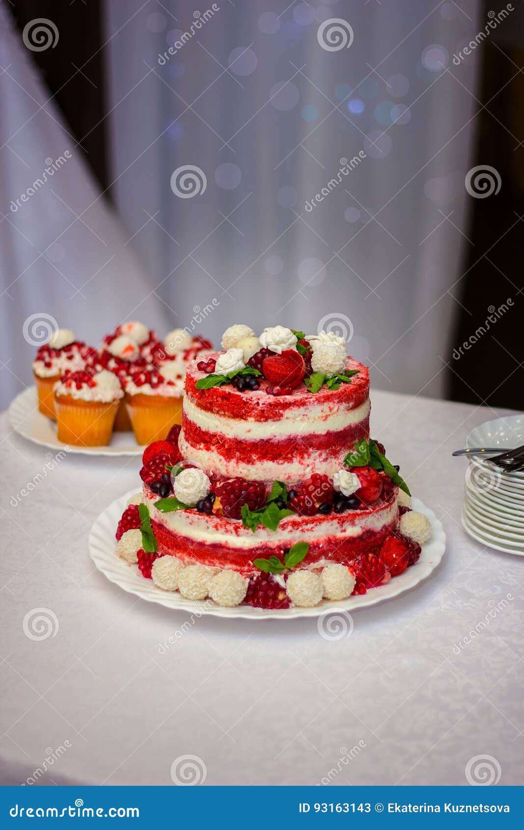 Gateau De Mariage Avec La Fraise Image Stock Image Du Vacances Gateau