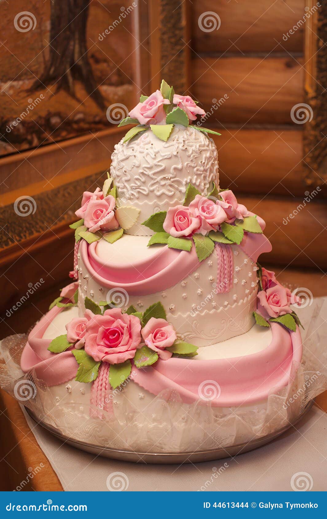 Gateau De Mariage Avec Le Luxe Decore A La Noce Photo Stock Image Du Gateau Avec Gateau De Mariage Avec Le Luxe Decore A La Noce Photo Stock Image Du Gateau Avec