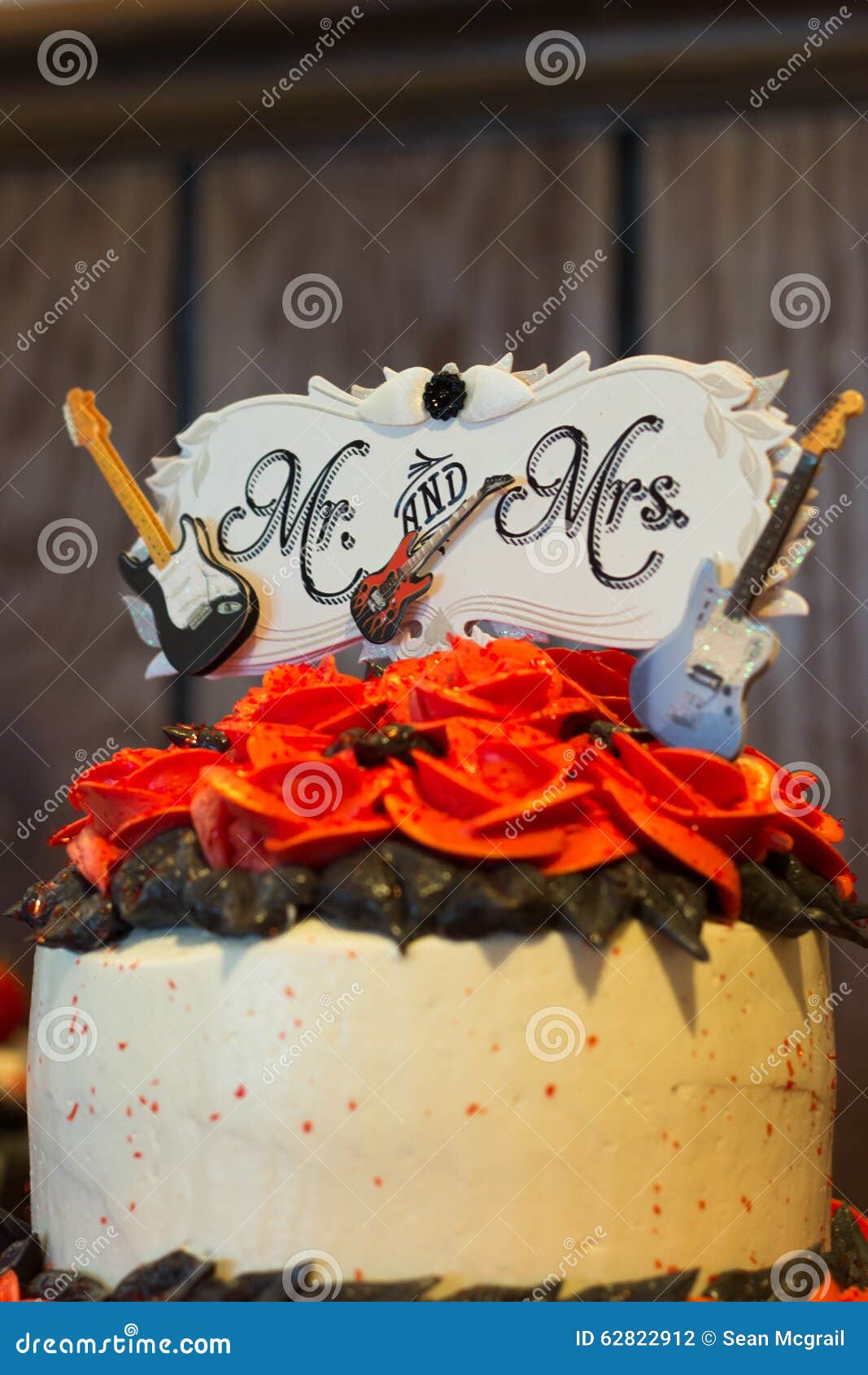 Gateau De Mariage De Rock Photo Stock Image Du Enclenchement