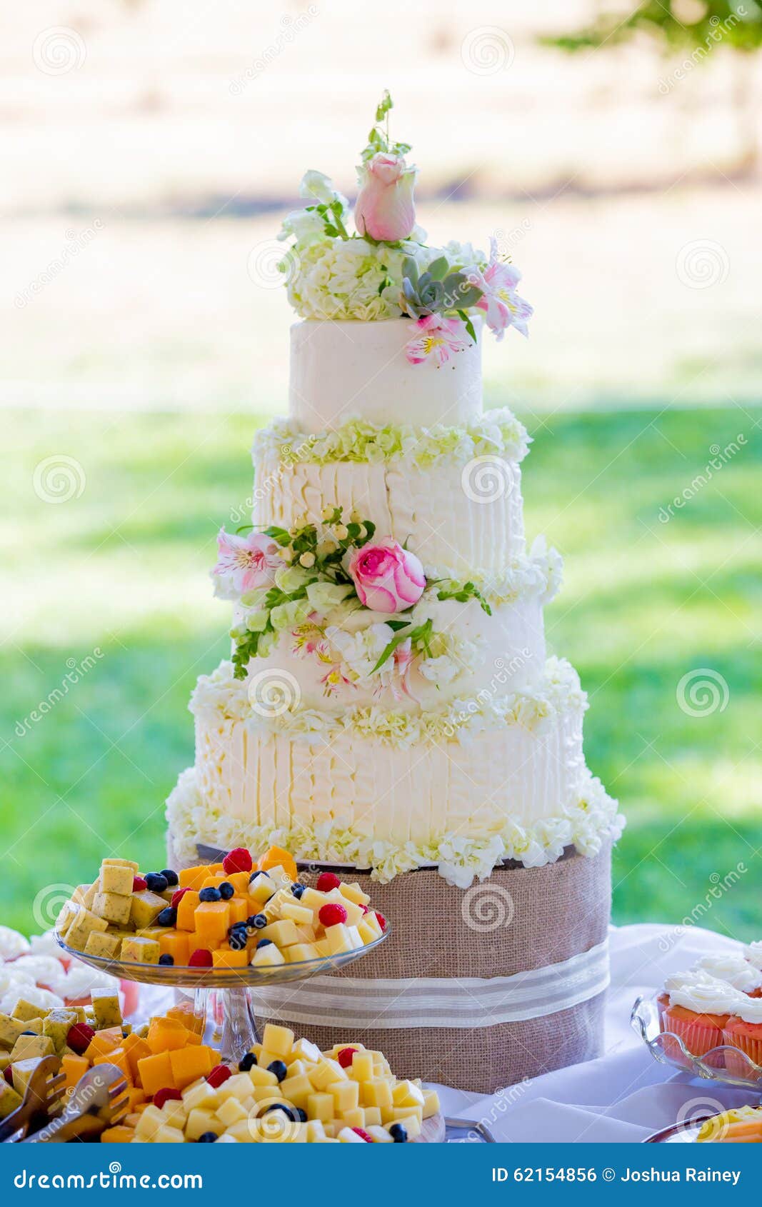 Gâteau De Mariage Traditionnel Blanc Photo Stock Image Du