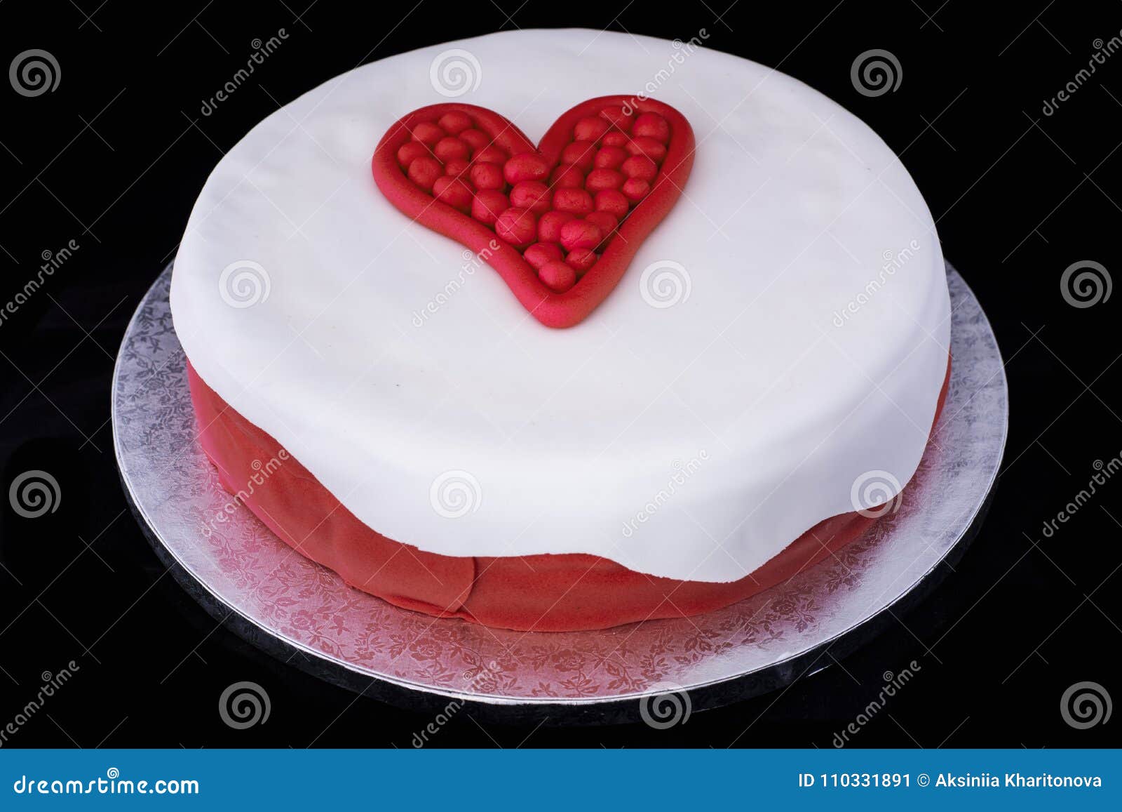 Gateau De Pate De Sucre Avec Le Theme D Amour D Isolement Sur Le Fond Noir Image Stock Image Du Sucre Nourriture Gateau De Pate De Sucre Avec Le Theme D Amour D Isolement Sur Le Fond Noir Image Stock Image Du Sucre Nourriture