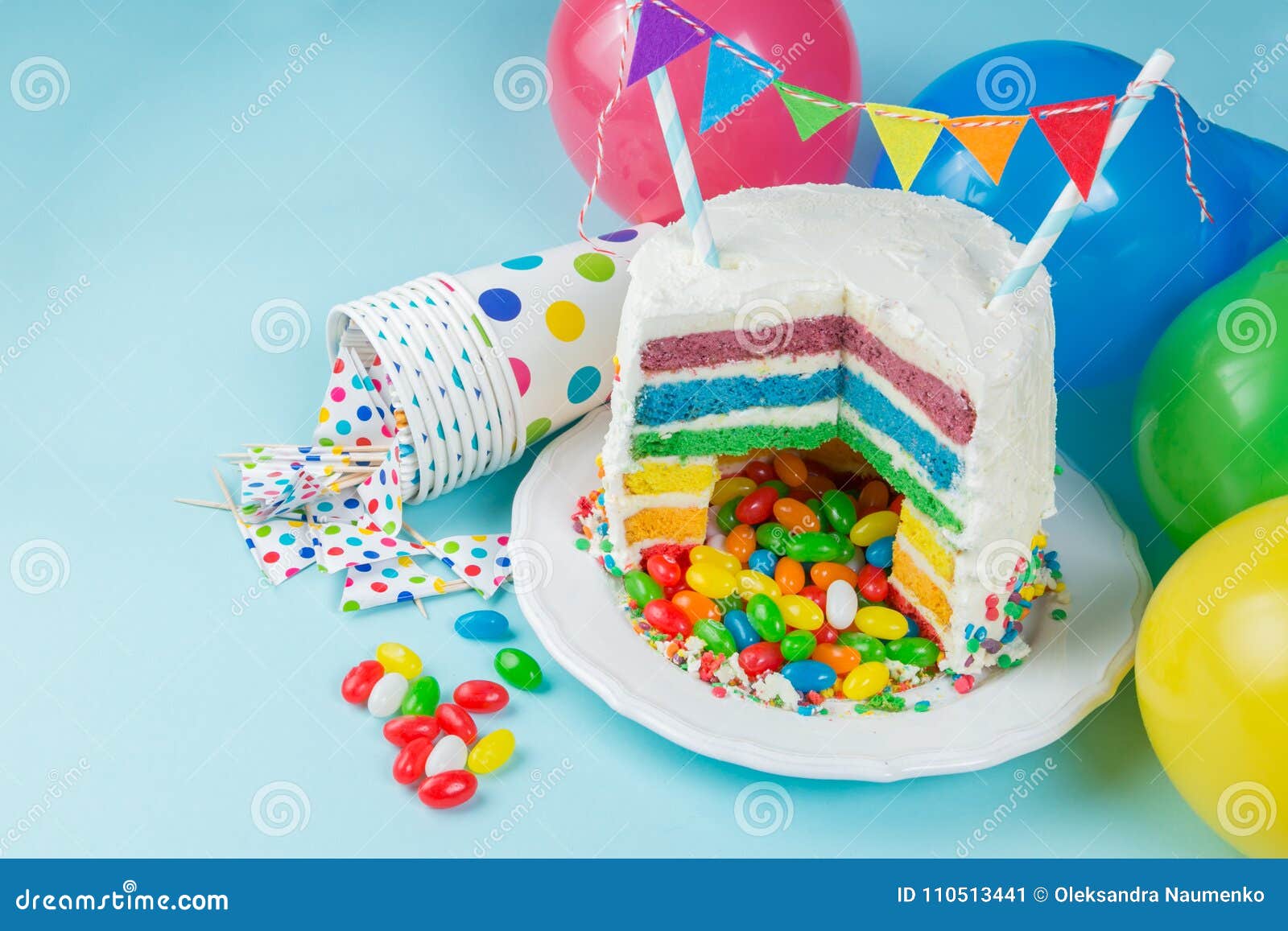 Gateau De Pinata D Arc En Ciel Avec Des Sucreries Fond D Anniversaire Carte Concept Image Stock Image Du Givrage Fond Gateau De Pinata D Arc En Ciel Avec Des Sucreries Fond D Anniversaire Carte Concept Image Stock Image Du Givrage Fond