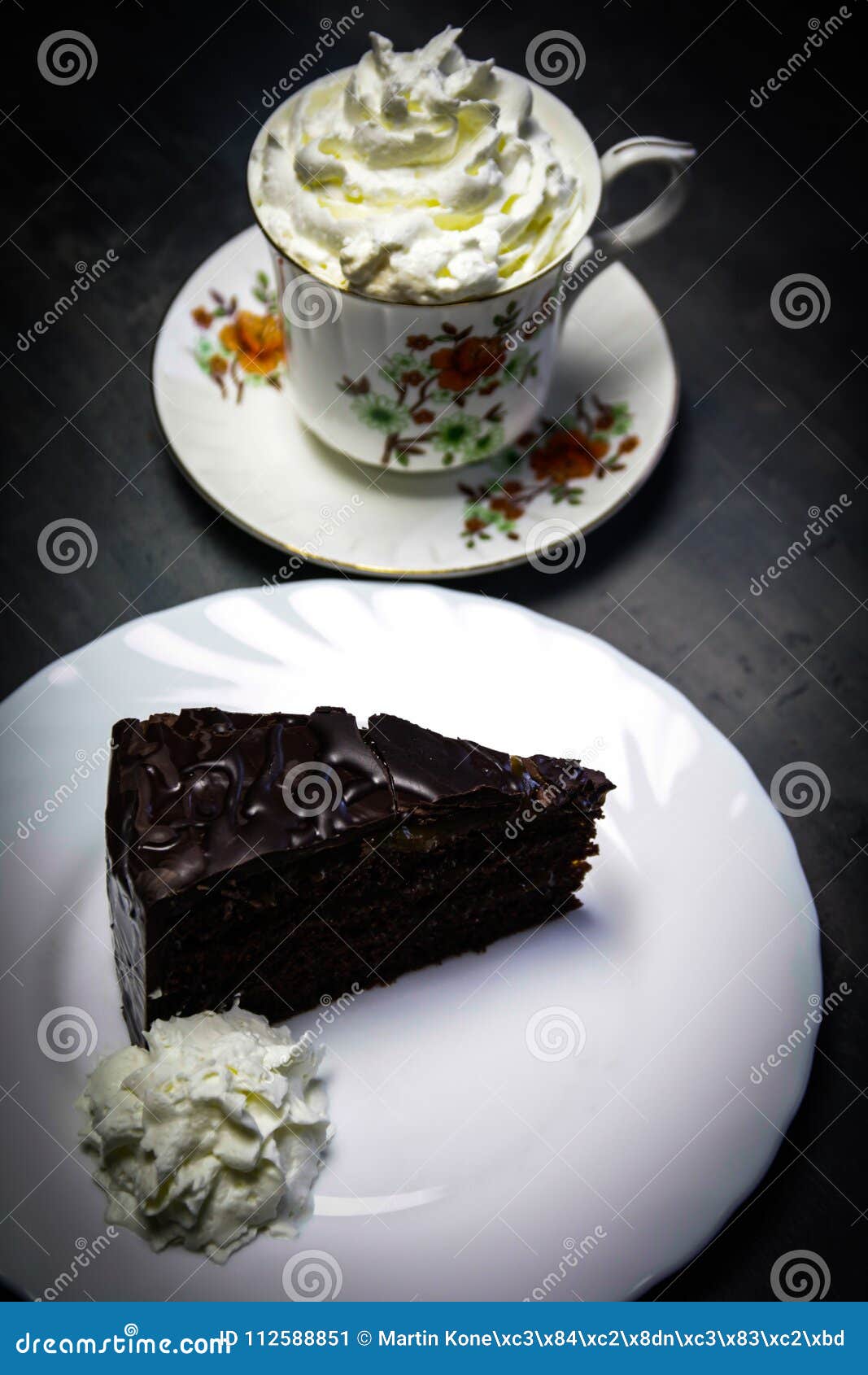 Gateau De Sacher De Chocolat Image Stock Image Du Nourriture Coupure