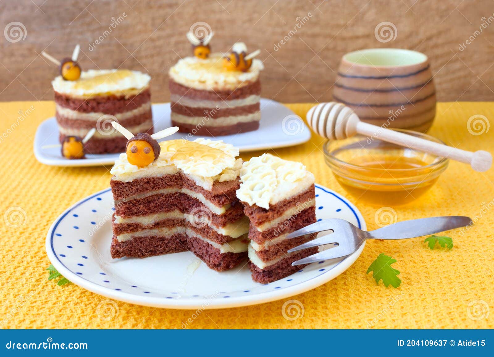 Gateau En Nid D Abeilles Image Stock Image Du Gaffez Gateau En Nid D Abeilles Image Stock Image Du Gaffez