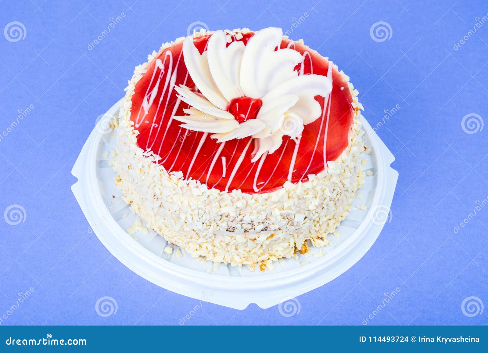 Gateau Fait Maison Avec Le Glacage Rouge Et Le Chocolat Blanc Sur Le Fond Colore Lumineux Photo Stock Image Du Moderne Frais Gateau Fait Maison Avec Le Glacage Rouge Et Le Chocolat Blanc Sur Le Fond Colore Lumineux Photo Stock Image Du Moderne Frais