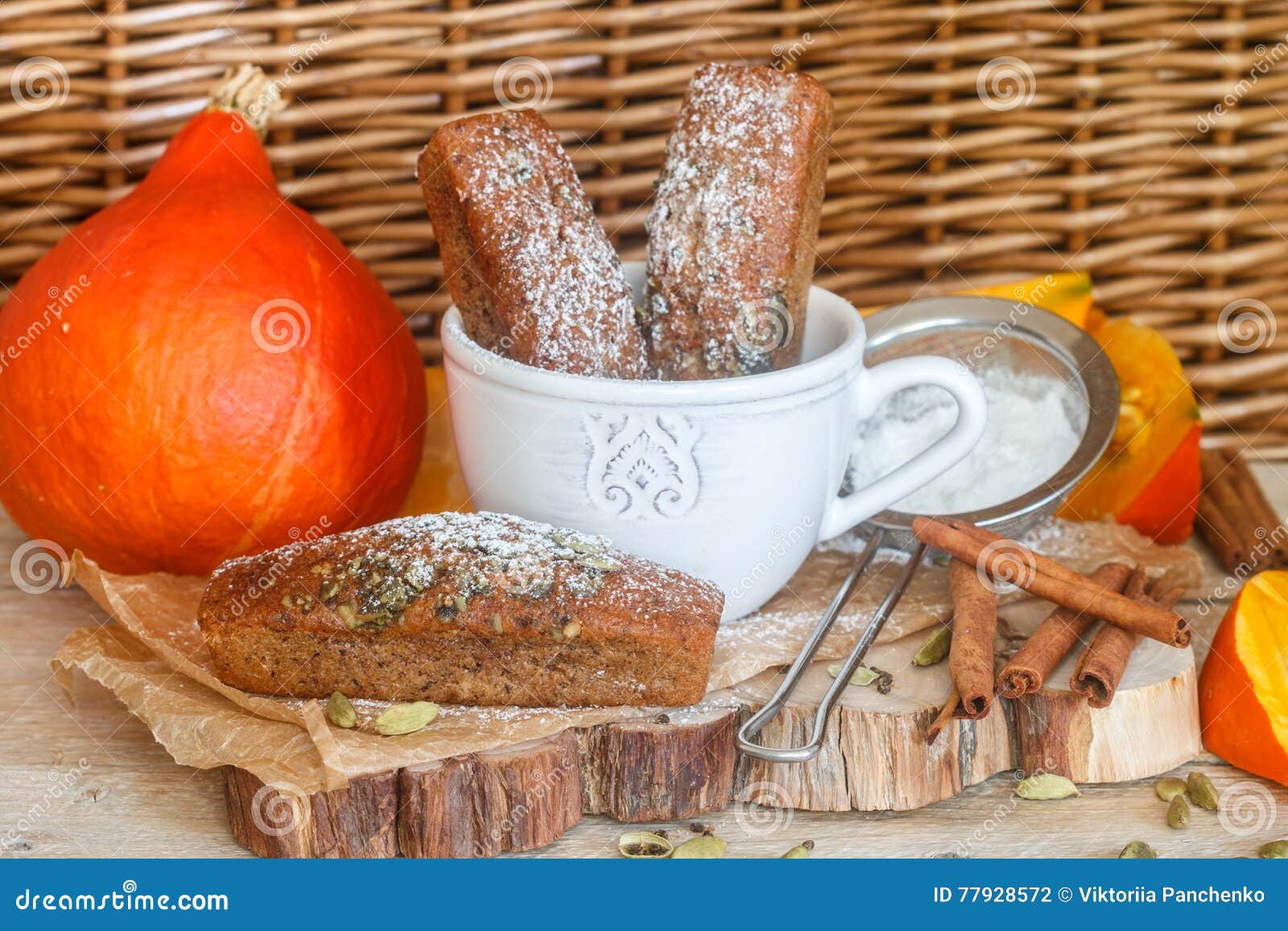 Gateau Fait Maison De Financier De Potiron Avec De La Cannelle Et Le Cardamome Gateaux Epices D Automne Photo Stock Image Du Bake Gourmet Gateau Fait Maison De Financier De Potiron Avec De La Cannelle Et Le Cardamome Gateaux Epices D Automne Photo Stock Image Du Bake Gourmet
