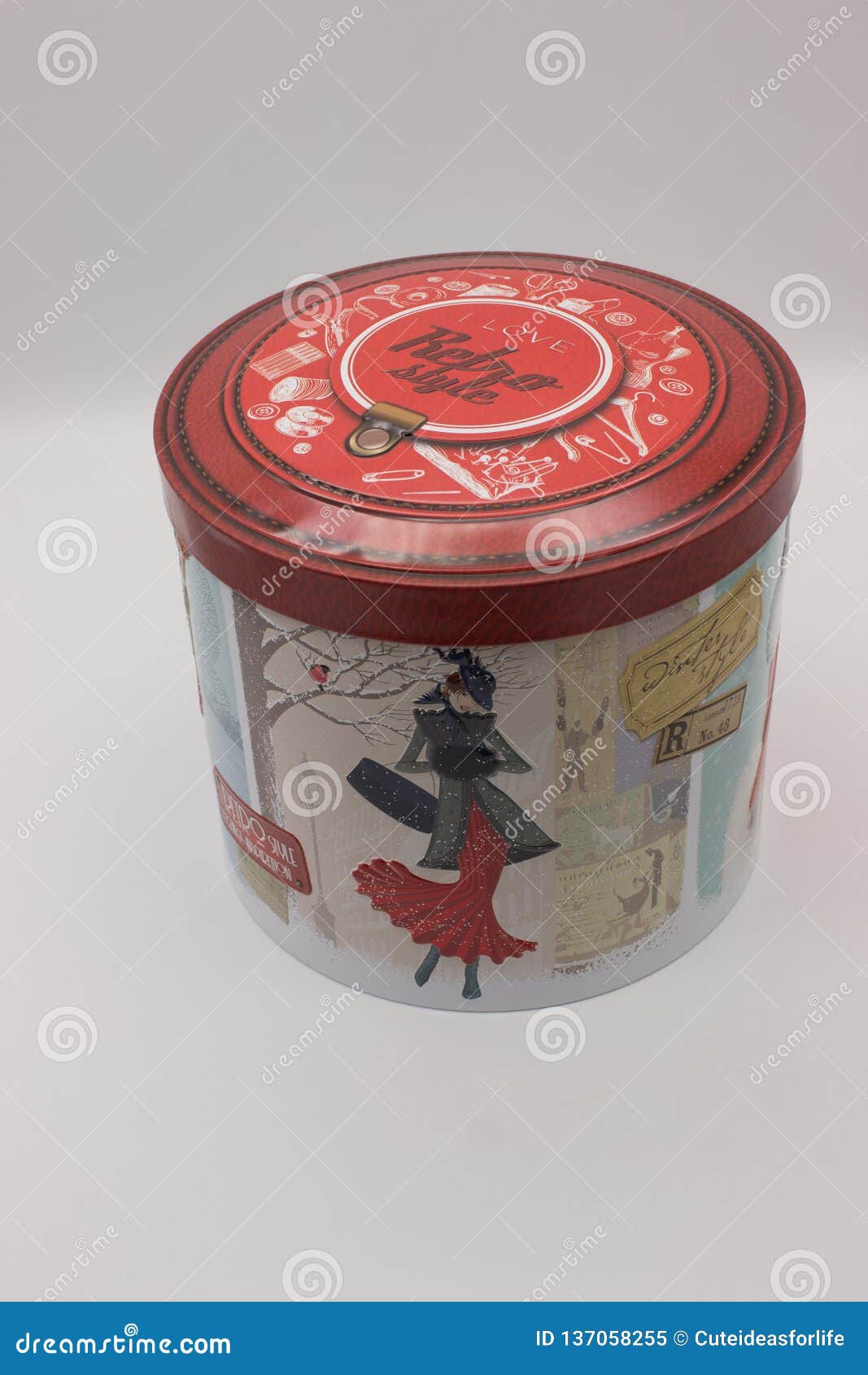 Gateau Italien Traditionnel De Noel De Pandoro Dans La Boite Decorative En Metal Image Editorial Image Du Decoratif Patisserie Gateau Italien Traditionnel De Noel De Pandoro Dans La Boite Decorative En Metal Image Editorial Image Du Decoratif Patisserie