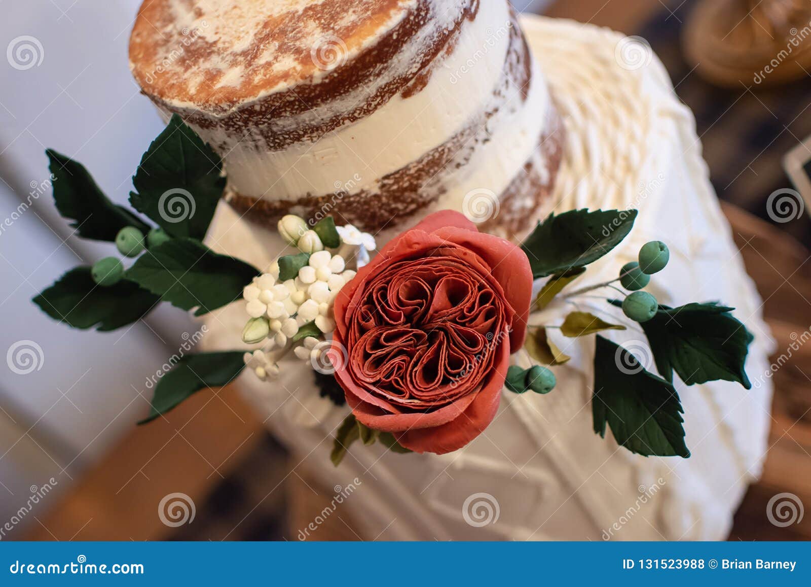 Gateau L Epousant A La Mode Avec L Arrangement Floral Rose Comestible Le Gateau Comporte Une Rangee Superieure Nue Avec Une Range Photo Stock Image Du Rose Savoureux Gateau L Epousant A La Mode Avec L Arrangement Floral Rose Comestible Le Gateau Comporte Une Rangee Superieure Nue Avec Une Range Photo Stock Image Du Rose Savoureux