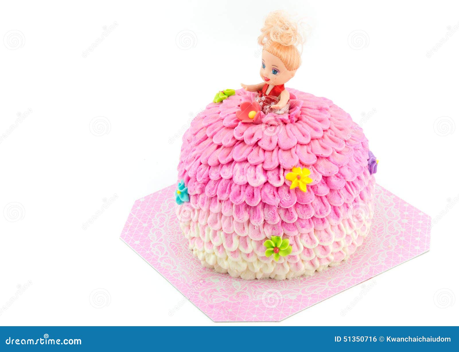 Délicieux Gâteau D'anniversaire Barbie Décoré Isolé Sur Fond