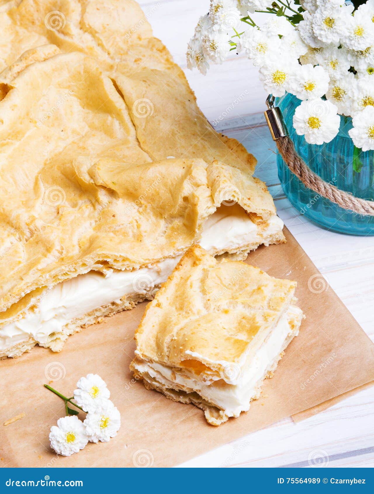 Gateau Polonais Delicieux Avec Le Karpatka De Creme Image Stock Image Du Appele Plaque Gateau Polonais Delicieux Avec Le Karpatka De Creme Image Stock Image Du Appele Plaque