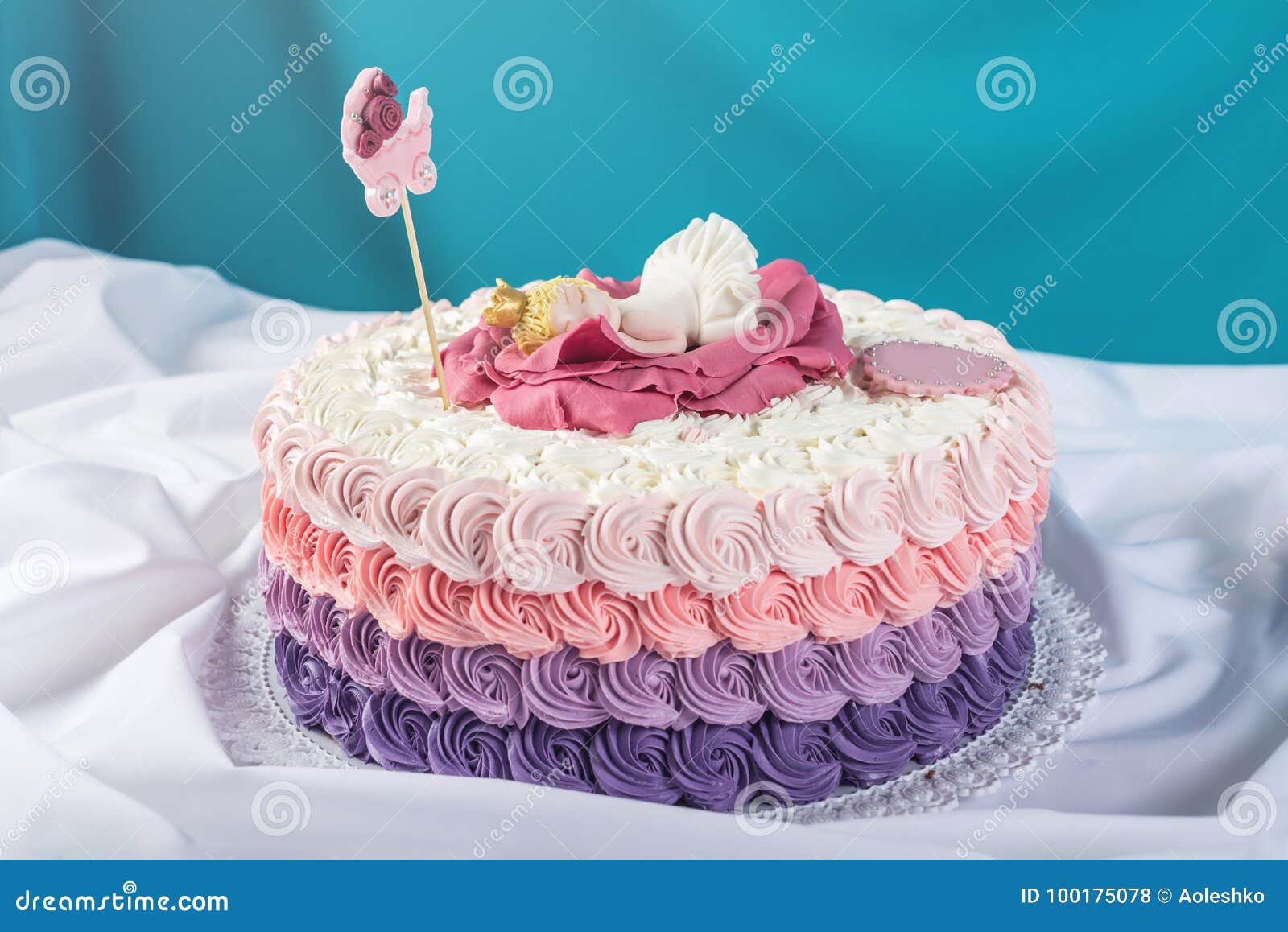 Gateau Rose De Fete Mignon Decore D Une Grande Fleur Ou Sommeils La Petite Princesse Desserts Pour Un Anniversaire Photo Stock Image Du Fleur Enfant Gateau Rose De Fete Mignon Decore D Une Grande Fleur Ou Sommeils La Petite Princesse Desserts Pour Un Anniversaire Photo Stock Image Du Fleur Enfant