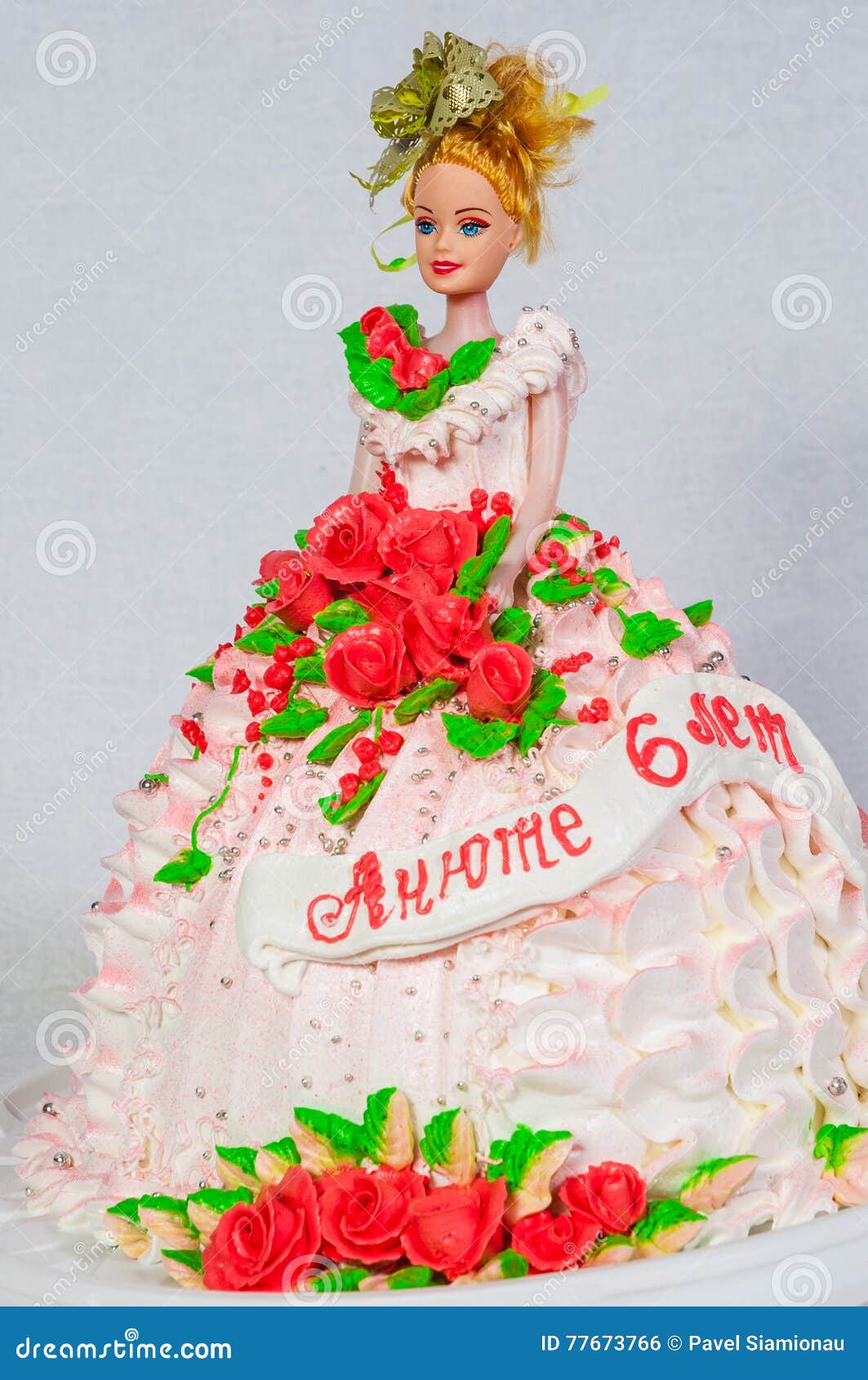 Gateau Sous Forme De Princesse Dans La Robe Photo Stock Image Du Image Fondant