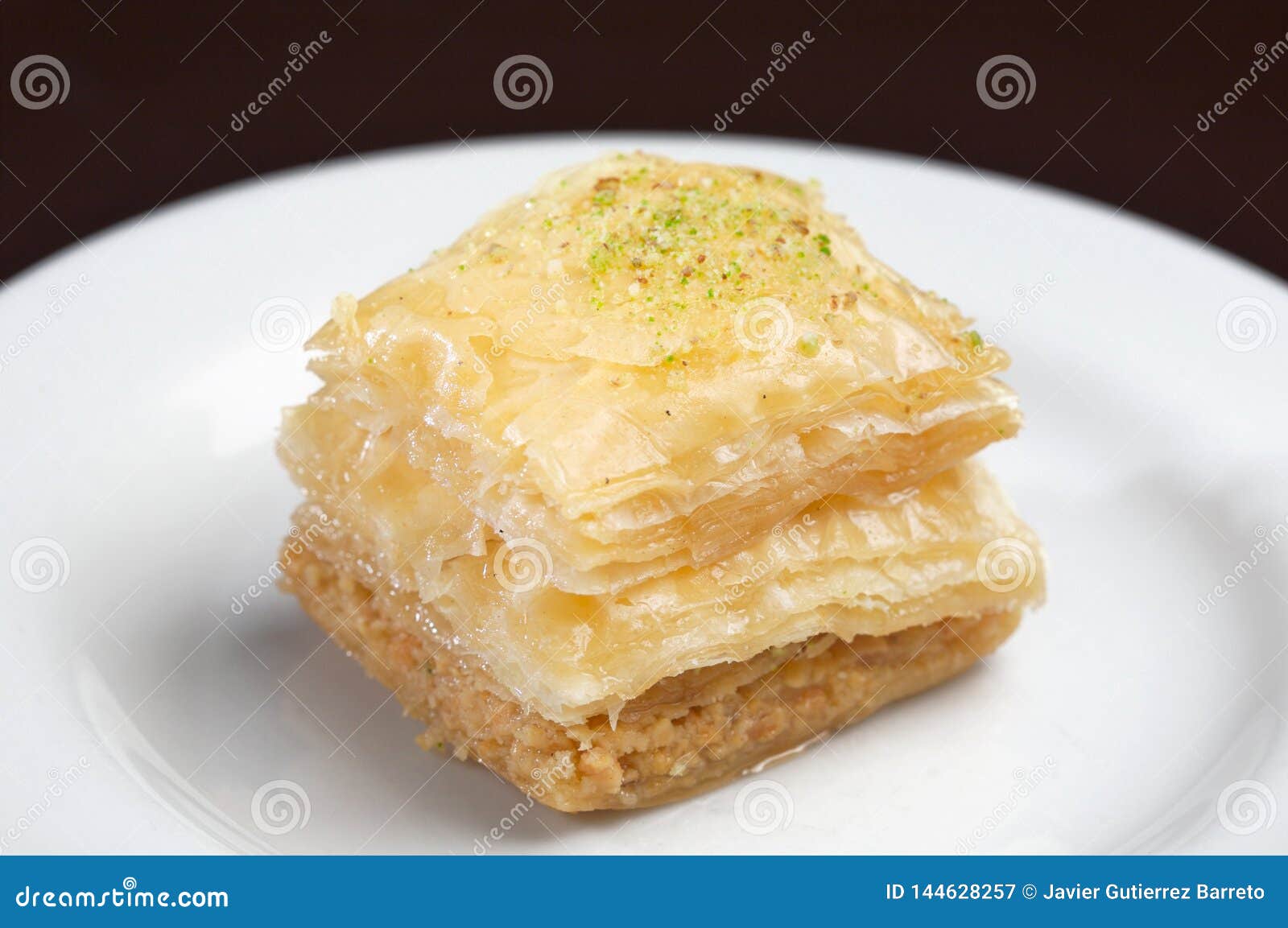 Gateau Turc Fait Avec Une Pate Des Pistaches Ou Des Ecrous Ecrases Image Stock Image Du Melange Moyen