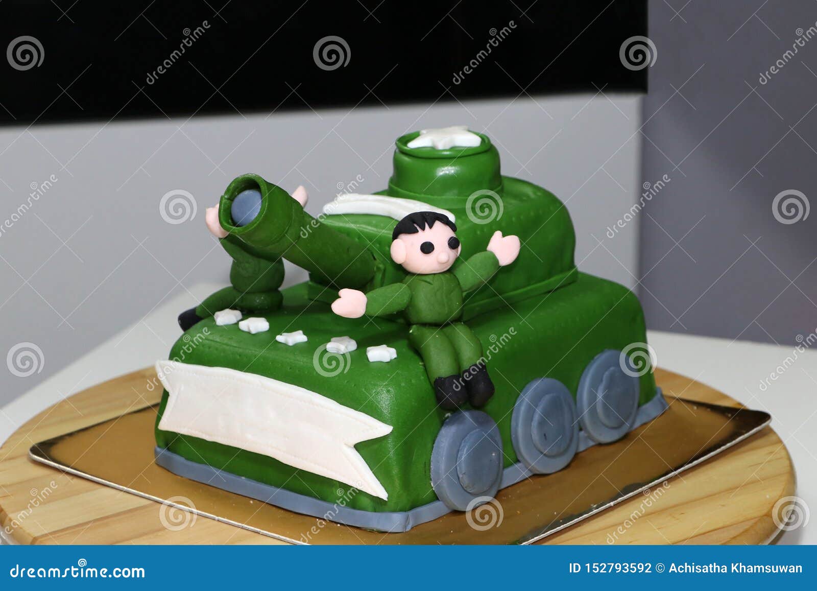 Gateau Vert De Reservoir D Armee Avec La Poupee Comestible De Soldat Photo Stock Image Du Guerre Comestible Gateau Vert De Reservoir D Armee Avec La Poupee Comestible De Soldat Photo Stock Image Du Guerre Comestible