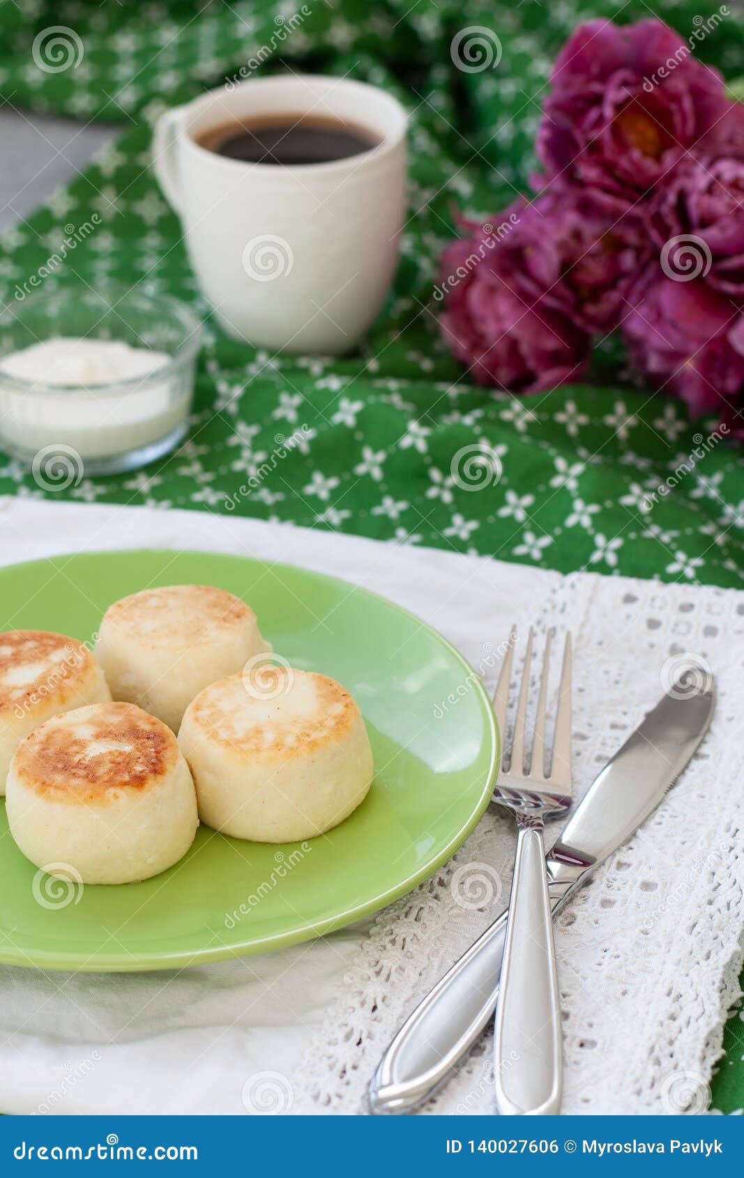 Gateaux Au Fromage Dietetiques Delicieux Du Fromage De L Agriculteur Fait Maison Pour Le Petit Dejeuner Le Cafe Noir Et Un Bouqu Photo Stock Image Du Dessert Marguerites Gateaux Au Fromage Dietetiques Delicieux Du Fromage De L Agriculteur Fait Maison Pour Le Petit Dejeuner Le Cafe Noir Et Un Bouqu Photo Stock Image Du Dessert Marguerites