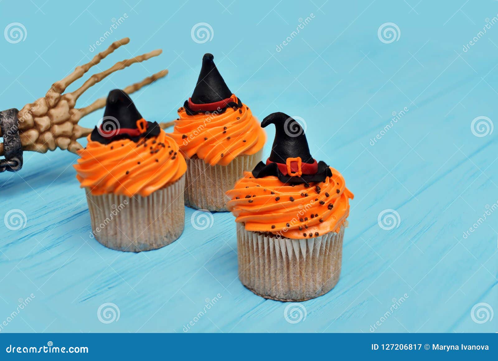 Gateaux De Veille De La Toussaint Petit Gateau De Chapeau De Sorciere Festins De Halloween Sur Le Woode Image Stock Image Du Dessert Cuvette Gateaux De Veille De La Toussaint Petit Gateau De Chapeau De Sorciere Festins De Halloween Sur Le Woode Image Stock Image Du Dessert Cuvette