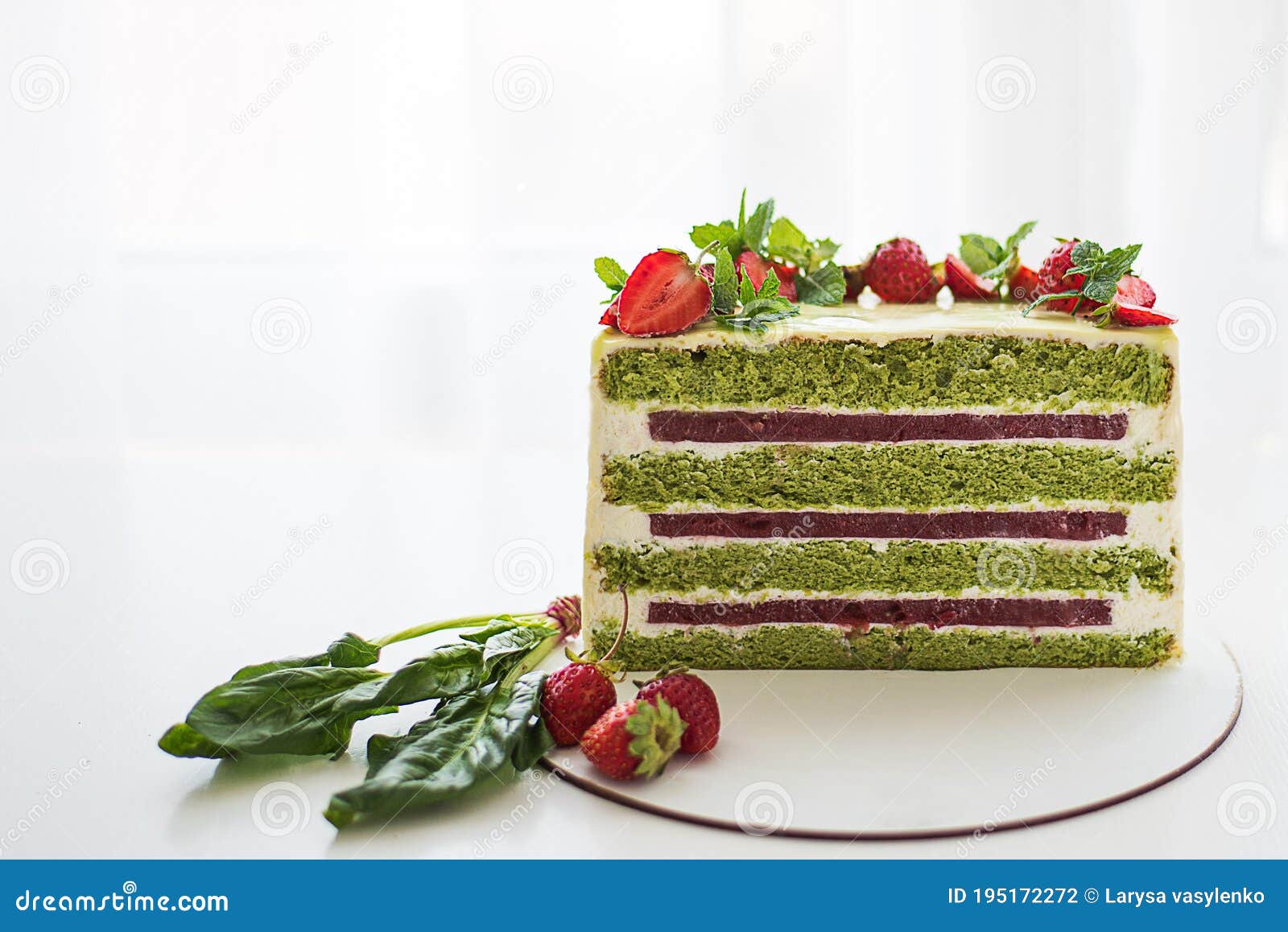 Gateaux Verts Avec La Couche Et La Creme De Fraise La Genoise Photo Stock Image Du Gelee Baie Gateaux Verts Avec La Couche Et La Creme De Fraise La Genoise Photo Stock Image Du Gelee Baie