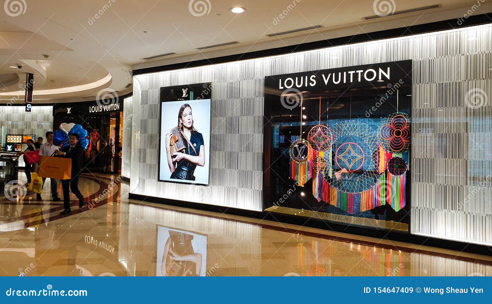 Główne Wejście I Okno Pokaz Louis Vuitton Statku Flagowego Sklep W
