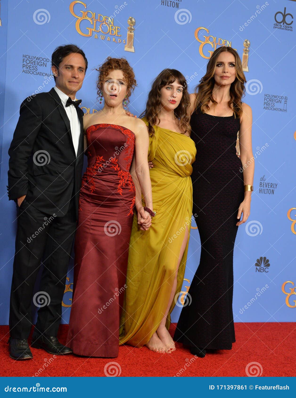 Gael Garcia Bernal Y Bernadette Peters & Lola Kirke & Saffron Burrows Foto editorial - Imagen de perilla, bernadette: 171397861 Gael Garcia Bernal Y Bernadette Peters & Lola Kirke & Saffron Burrows Foto editorial - Imagen de perilla, bernadette: 171397861