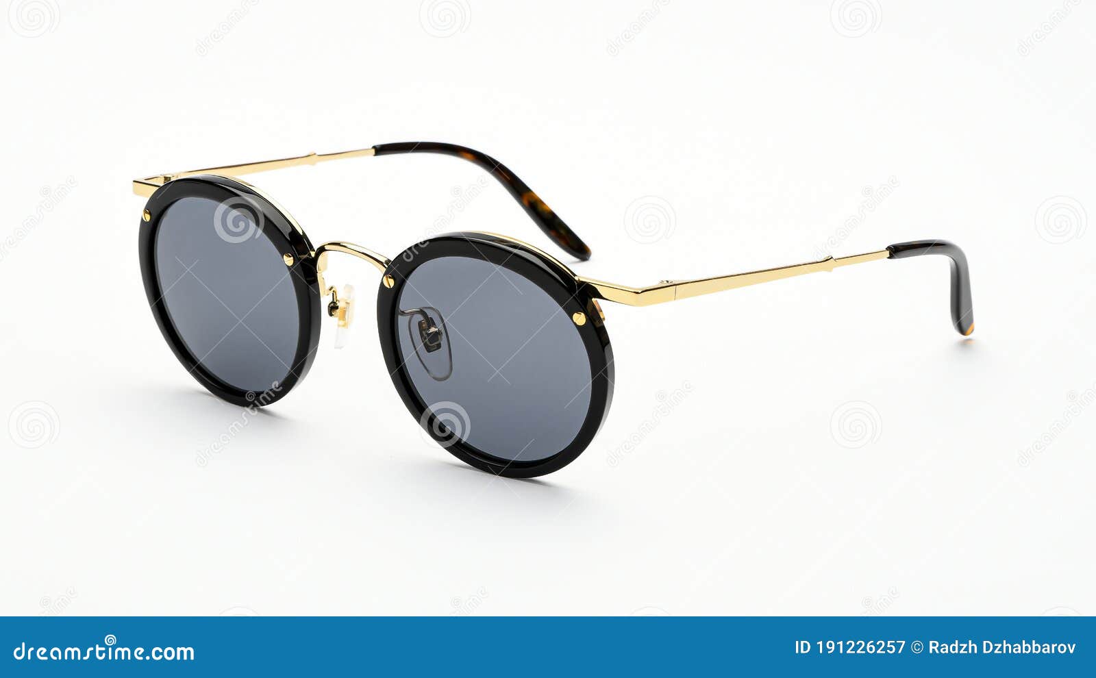 Gafas De Sol Retro En Fondo Blanco. Gafas De Sol Accesorios Mujer De Verano Color Negro Imagen de archivo - Imagen de ropa: 191226257