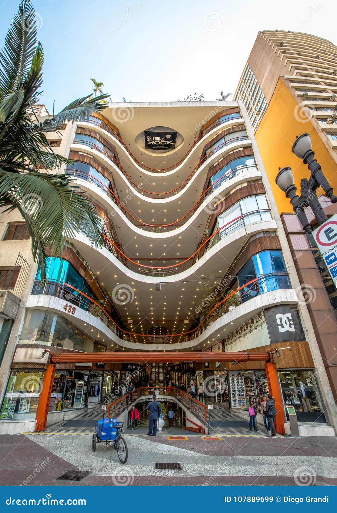 https://thumbs.dreamstime.com/z/galeria-do-rock-gallery-shopping-mall-facade-dowtown-sao-paulo-brazil-nov-107889699.jpg