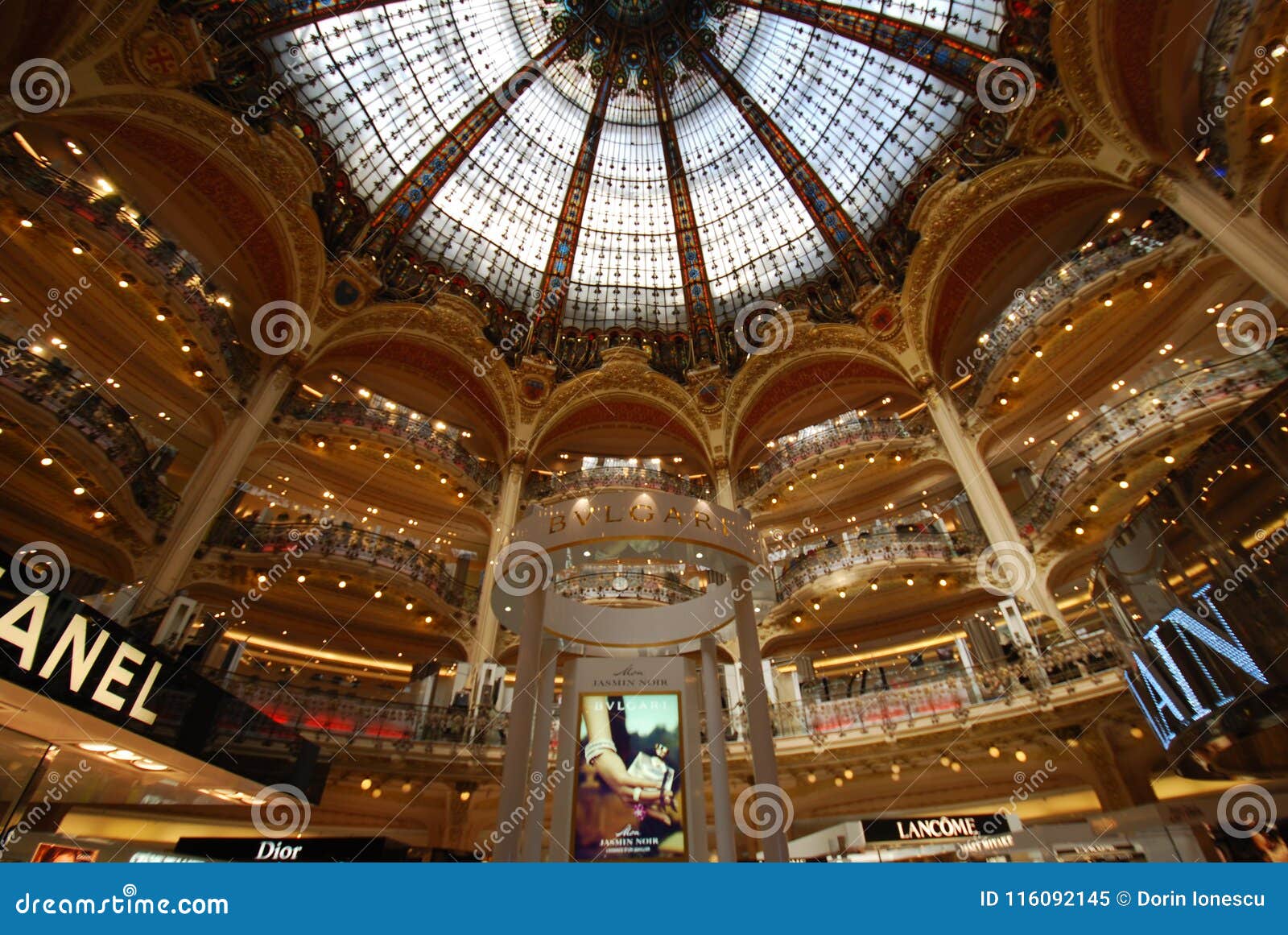 Galeries Lafayette Store Landmark Ceiling Tourist Attraction