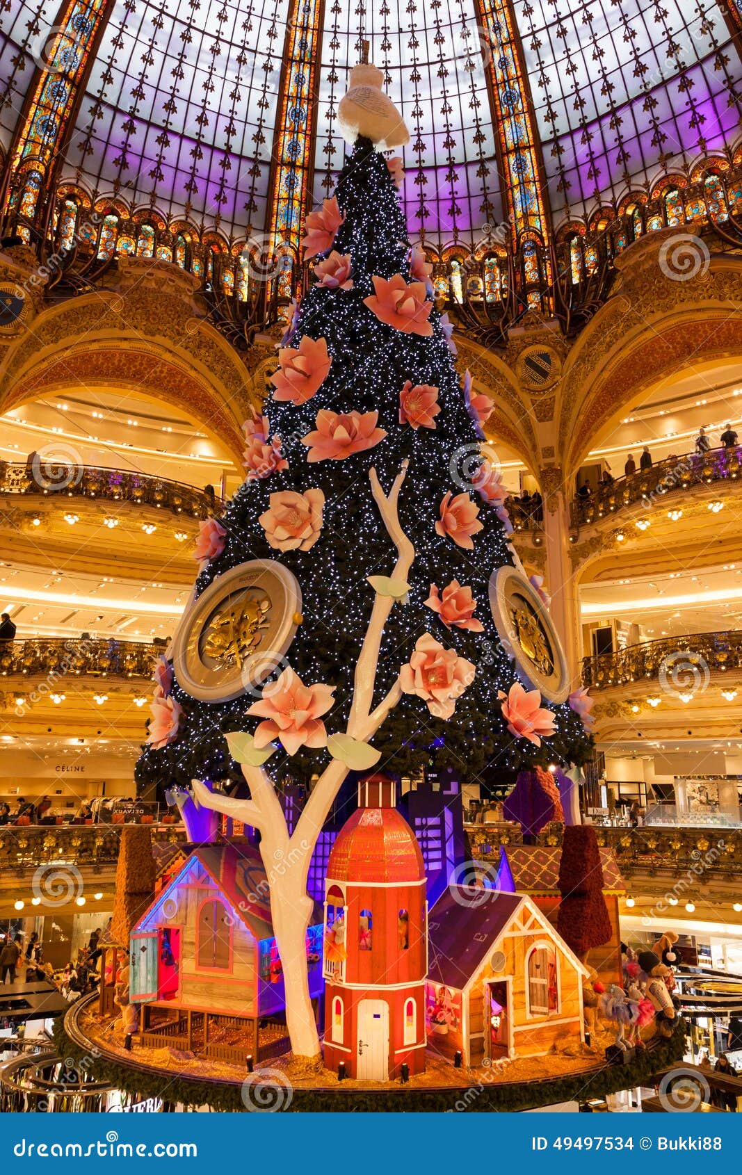 Galeries Lafayette Am Weihnachten In Paris, Frankreich Redaktionelles
