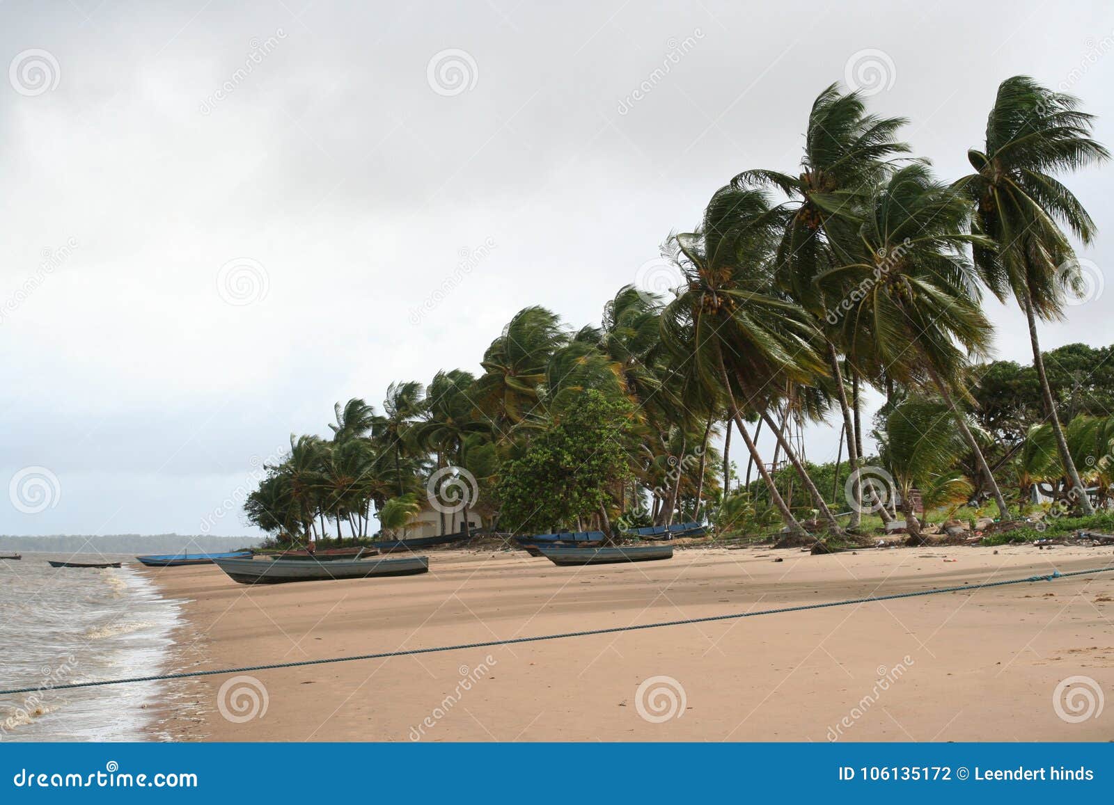 Galibi 1 Суринама. Суринам официально известный как Республика Суринам суверенное государство на северовосточном атлантическом побережье Южной Америки Оно граничится Французскими Гвианами к востоку, Гайаной к западу и Бразилией к югу
