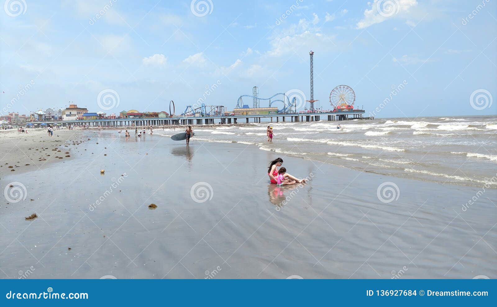 Galveston beach editorial stock image. Image of sunny 136927684