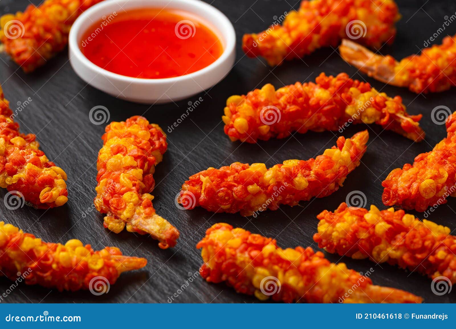Gambas Rey Tempura Con Salsa De Chile Dulce Dip Dip Foto de archivo