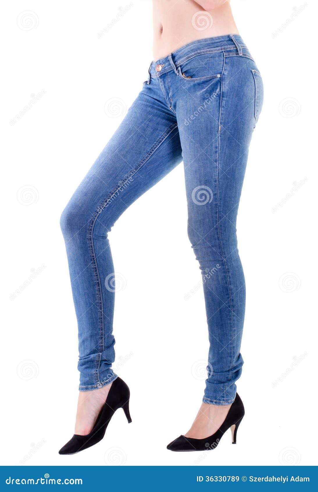 Gambe della donna in jeans immagine stock. Immagine di modo 36330789