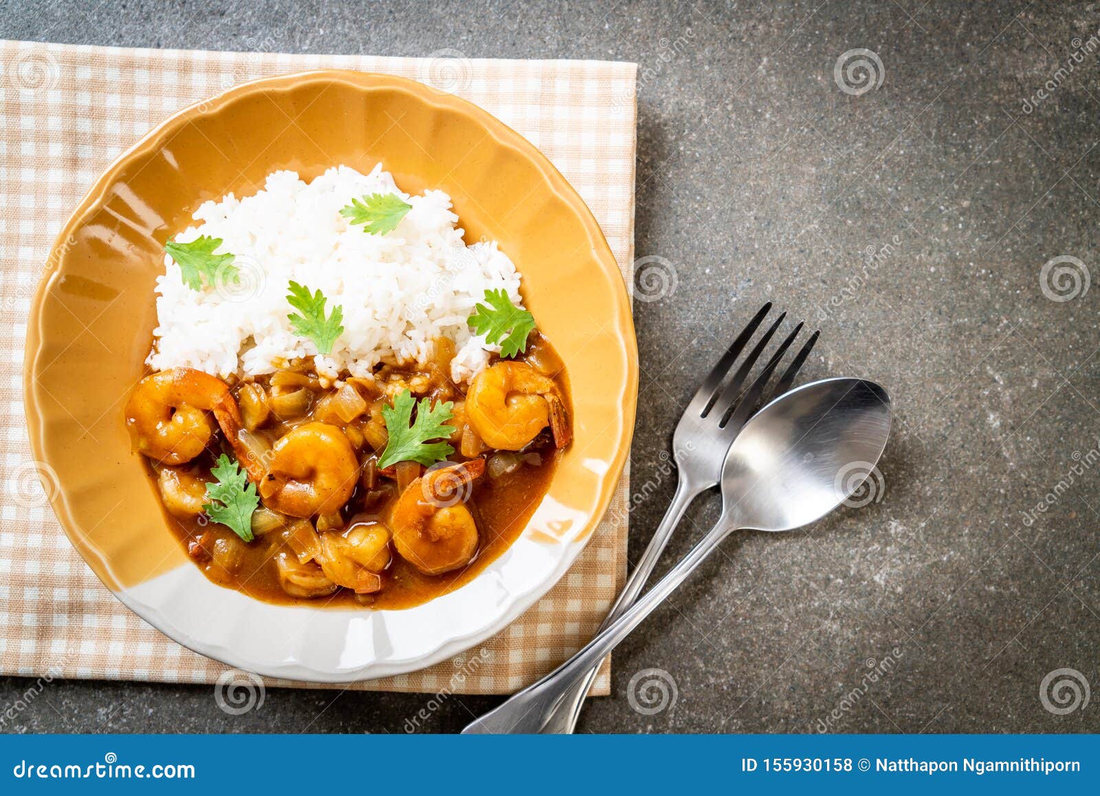 Gamberetti in Salsa Al Curry Sul Riso Fotografia Stock Immagine di