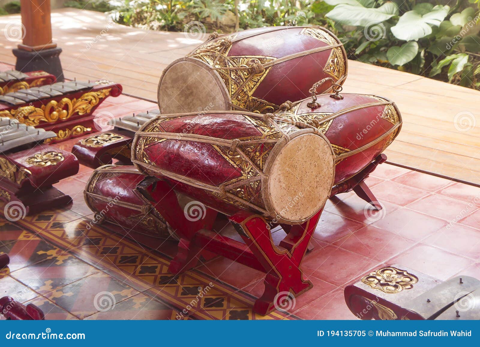 gamelan gendang music instuments