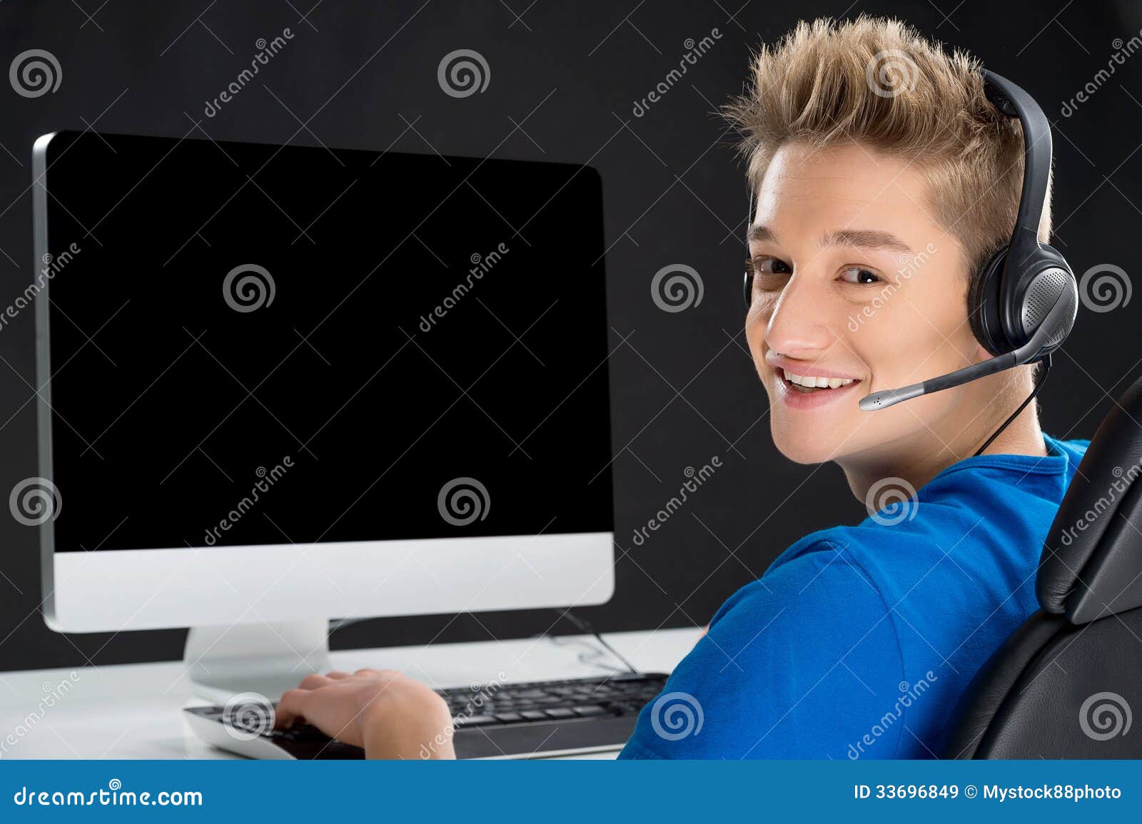 Gamer. image stock. Image du séance, utilisation, sourire 33696849