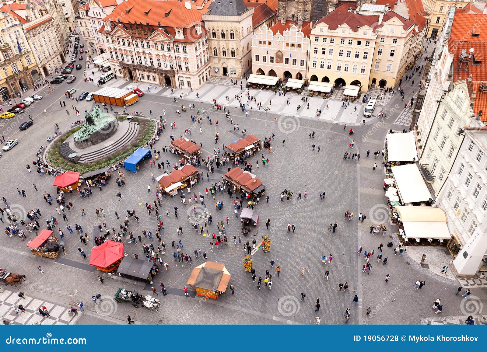 Gamla människor fyrkantig town. Den tjeckiska gamla människor den prague republiken square townen