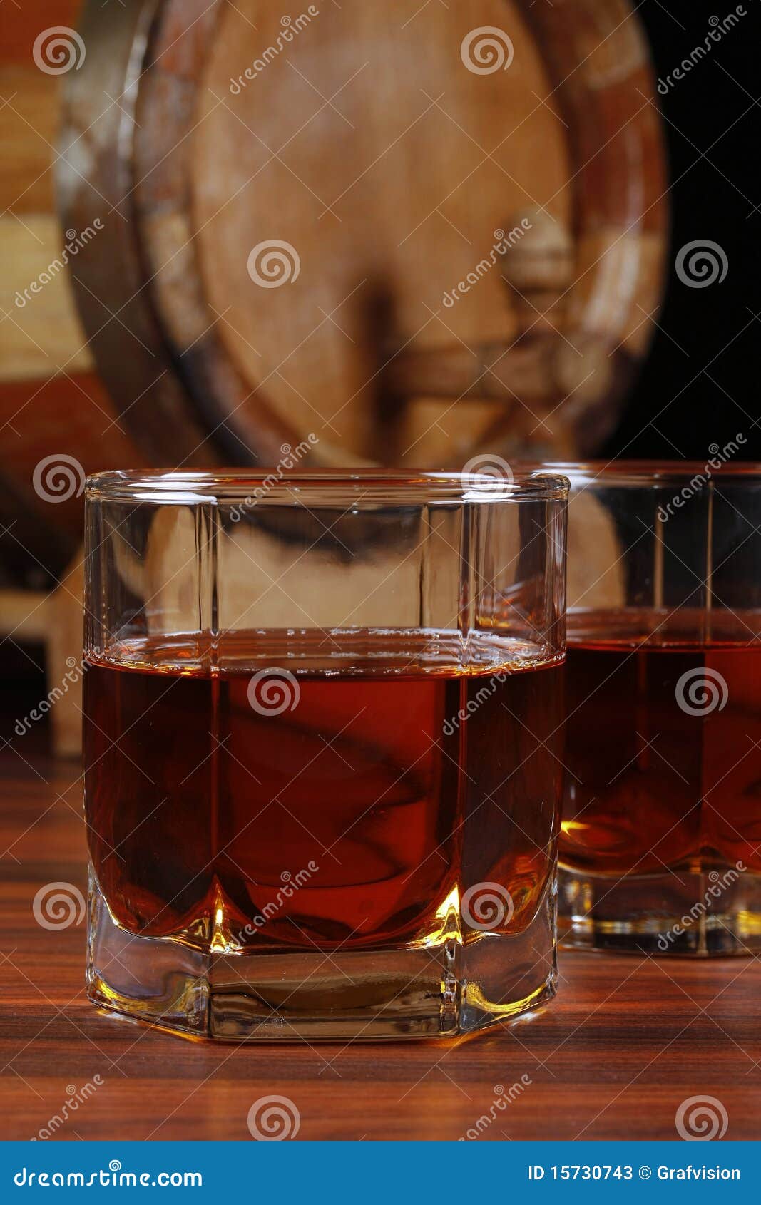 Gammal whisky fotografering för bildbyråer. Bild av stapel 15730743