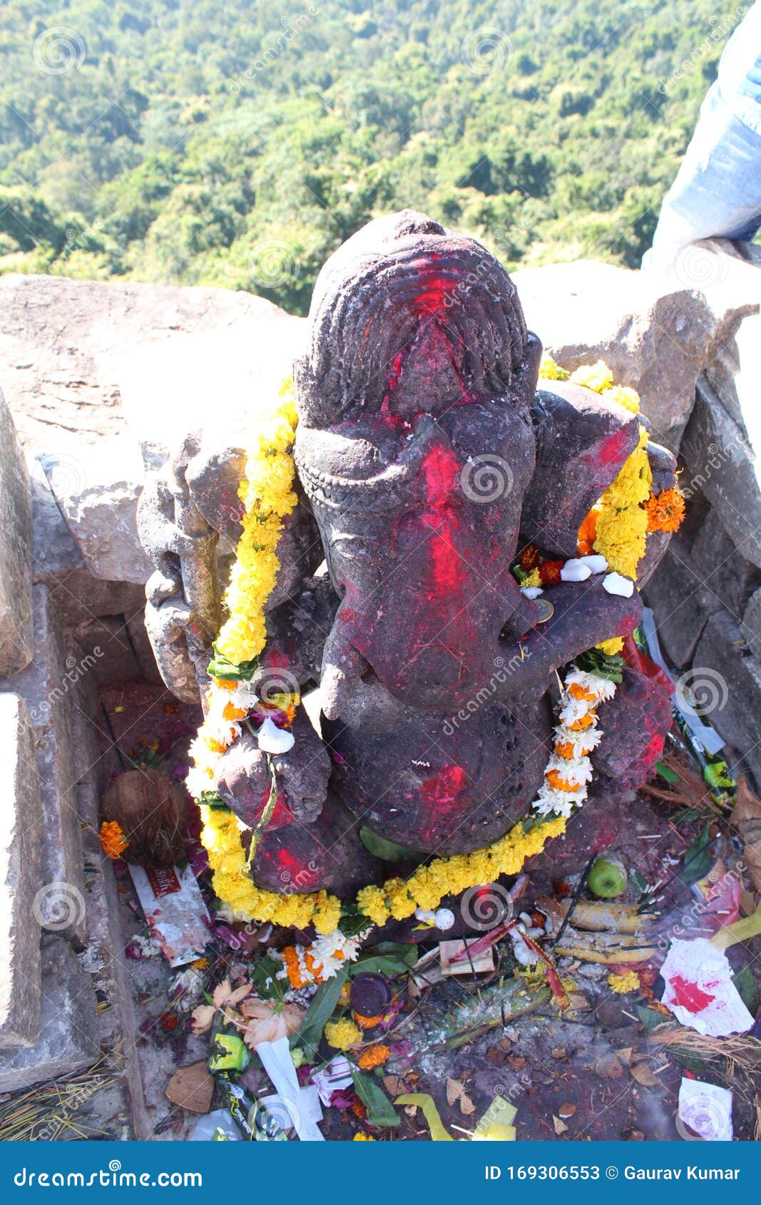 Foto von Ganesh Lord Sculpture, Dholkal Dieser Ort ist ideal für Trekkingliebhaber, mit etwas Höhenunterschied mit hohen Graben um die Ecke 
dies Location-Dholkal Trek, Dantewada