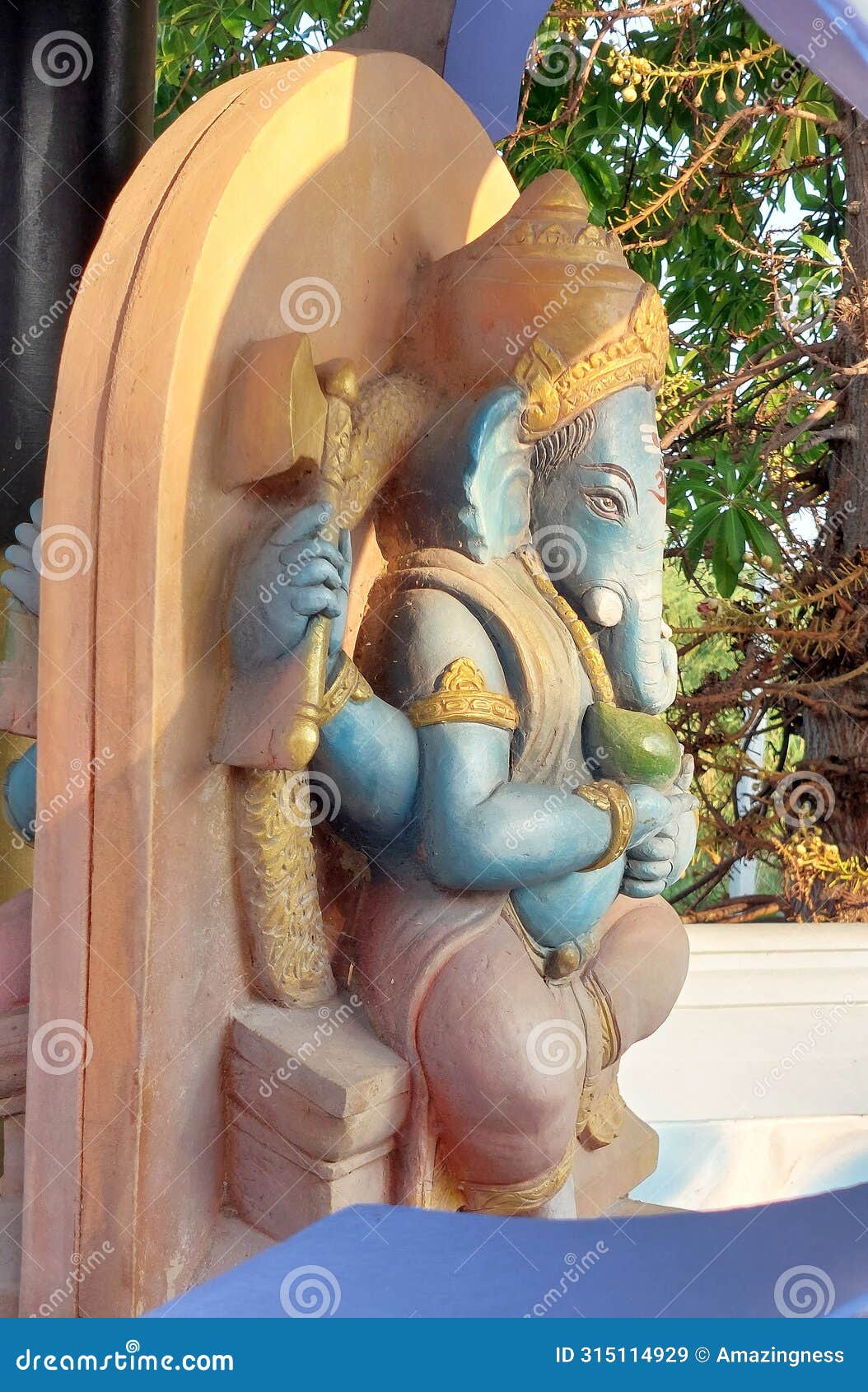 ganesha statue for devotees born on saturday..