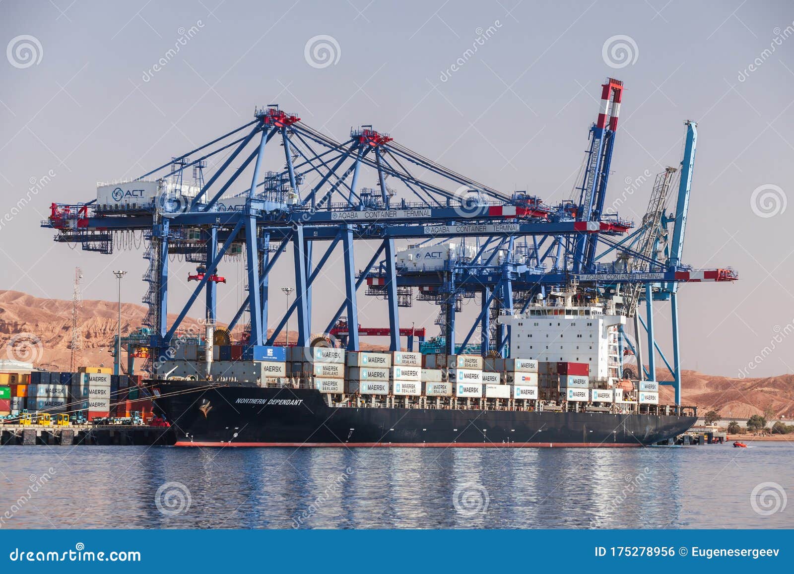 Sí misma explosión parrilla Gantry Cranes Unload Container Ship in Aqaba, Jordan Editorial Photo -  Image of cranes, import: 175278956