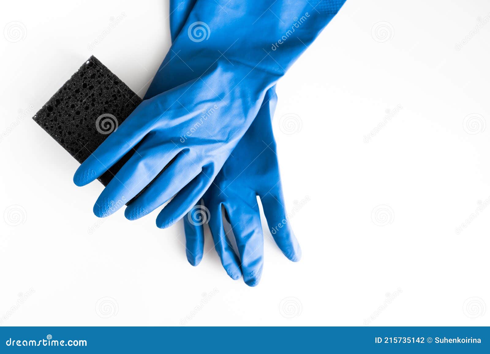 Gants En Caoutchouc Bleu Pour Le Nettoyage Avec Un Gant De Toilette Sur  Fond Blanc. Maquillage Photo stock - Image du détail, fond: 215735142