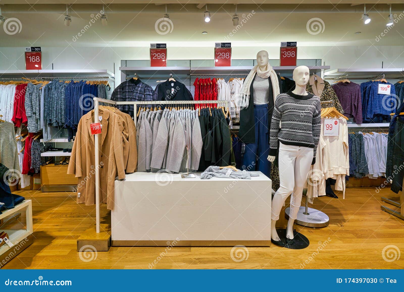 GAP store editorial image. Image of collection, colour - 174397030