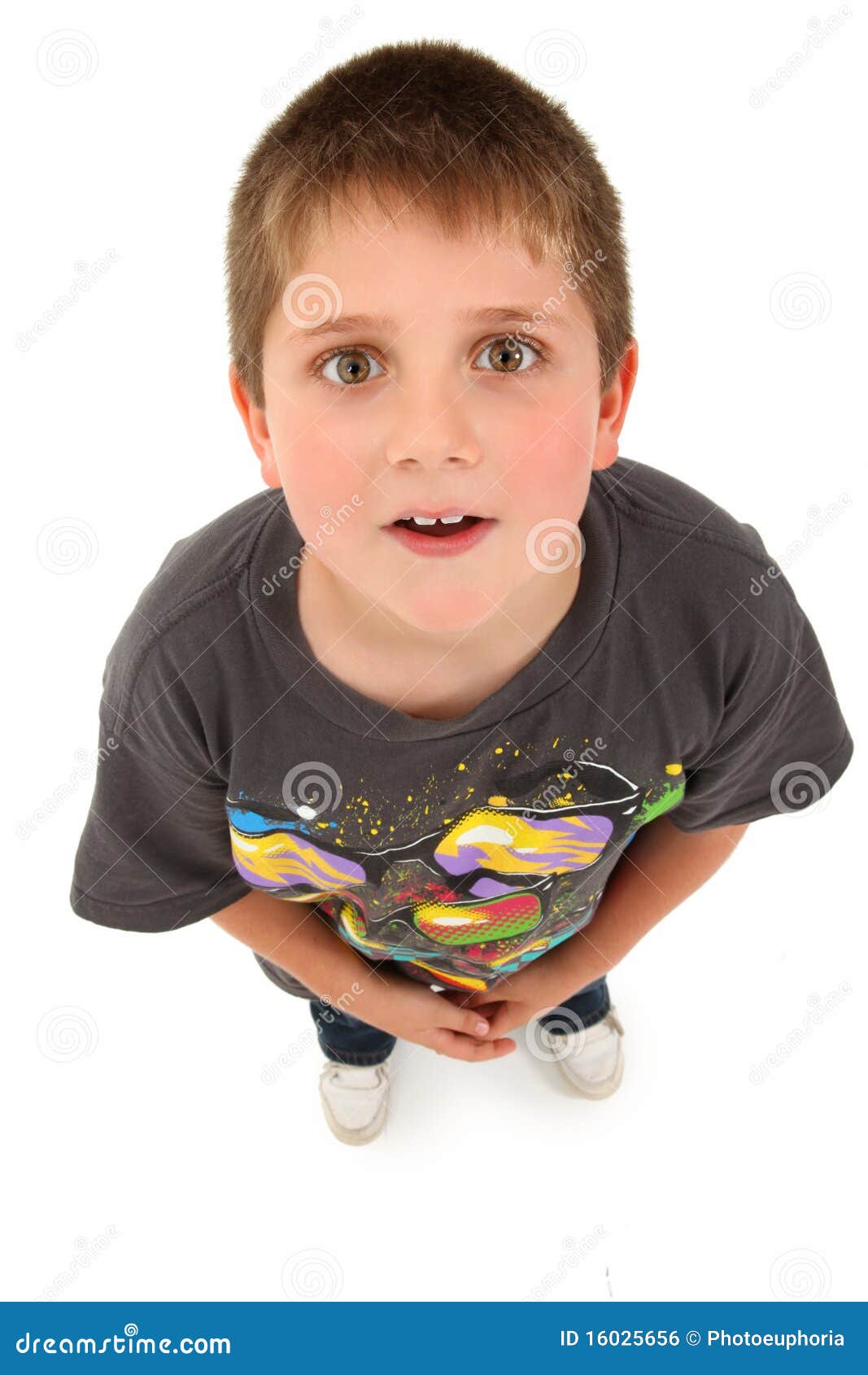 Garçon Adorable De 8 Ans Recherchant Photo stock - Image du blanc, yeux:  16025656