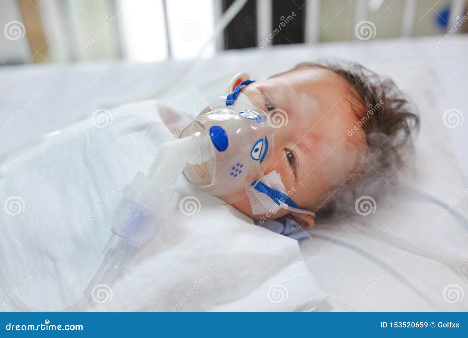 Garcon D Enfant En Bas Age A L Aide Du Nebuliseur Pour Guerir La Maladie D Asthme Ou De Pneumonie Le Repos En Difficulte De Bebe Image Stock Image Du Inhalation People Garcon D Enfant En Bas Age A L Aide Du Nebuliseur Pour Guerir La Maladie D Asthme Ou De Pneumonie Le Repos En Difficulte De Bebe Image Stock Image Du Inhalation People