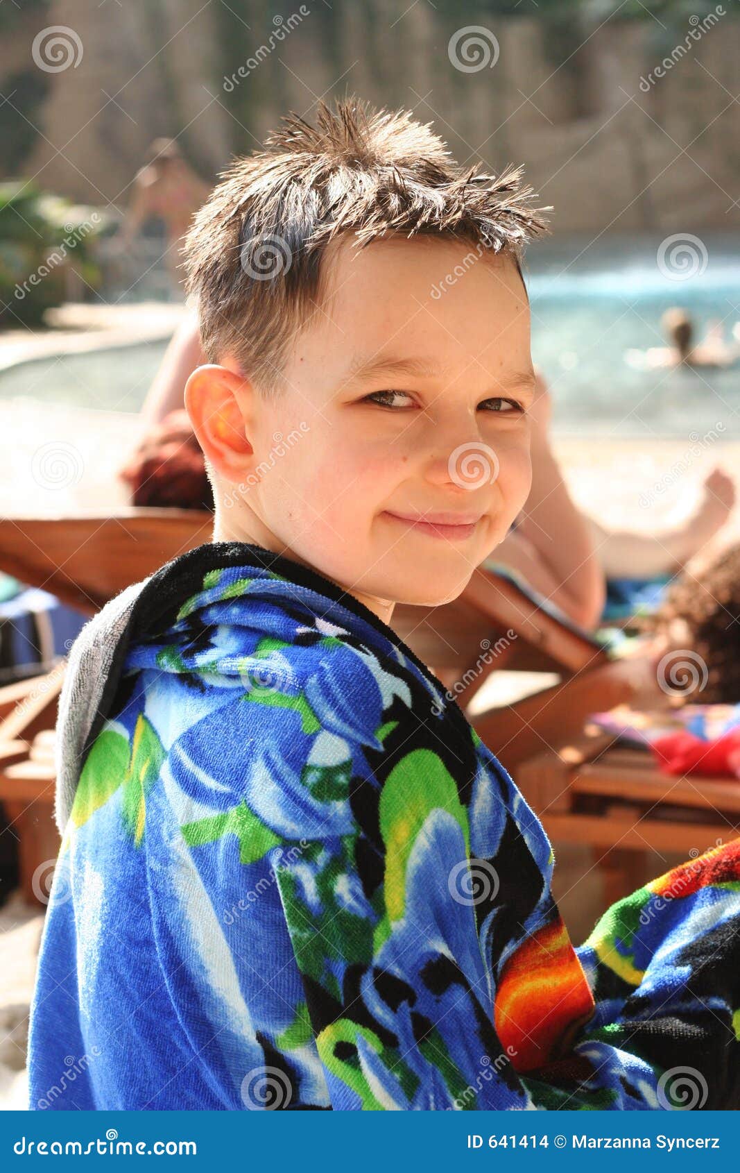 Garçon sur la piscine photo stock. Image du natation, enfants - 641414