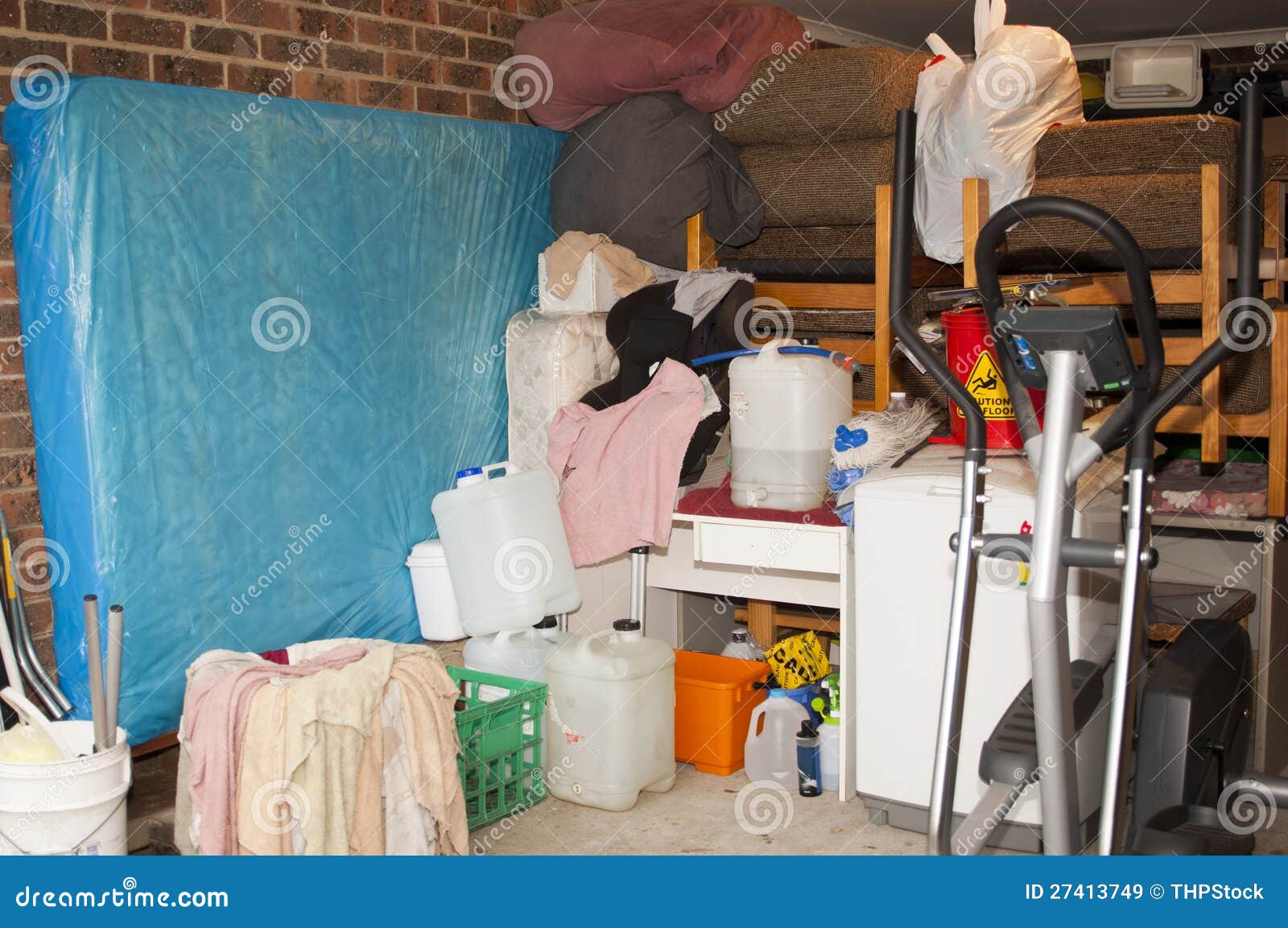 Garage-Speicher stockbild. Bild von gang, chemikalien - 27413749