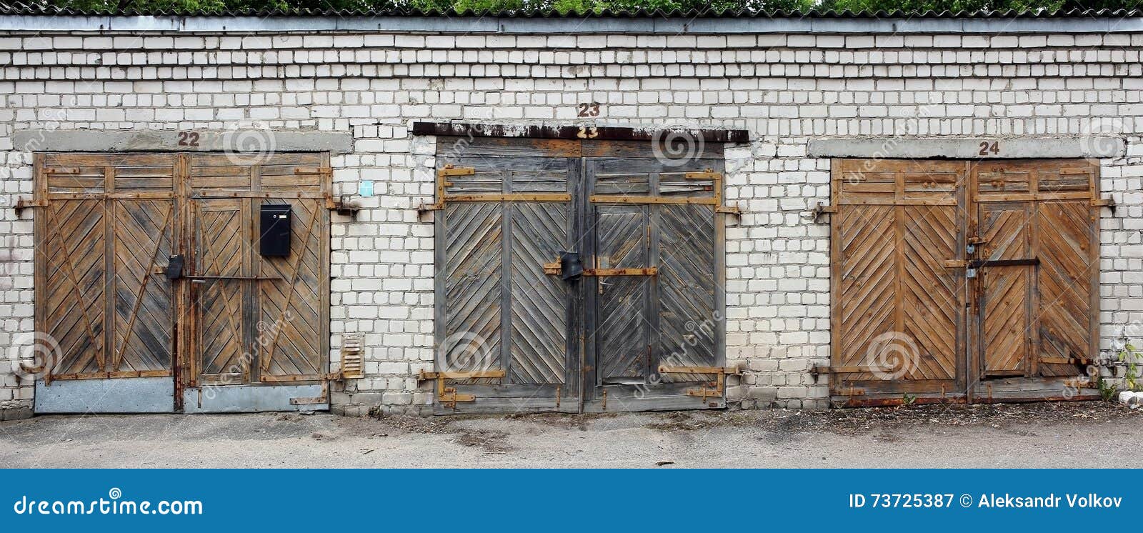 The garages wooden gates stock image. Image of texture 73725387
