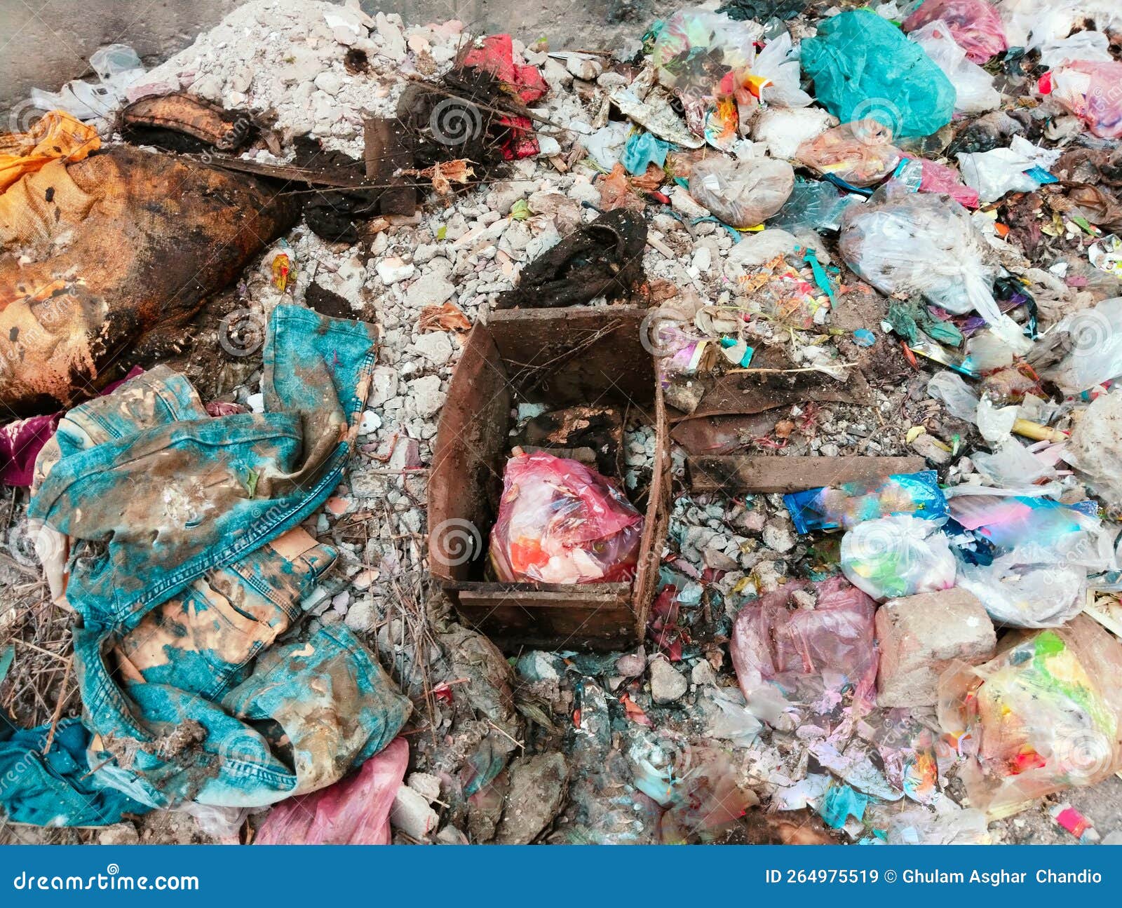 garbage heap household waste garbage-pile trash rubbish dump litter dirty solid-rubbish basura, ordures, lixo, photo